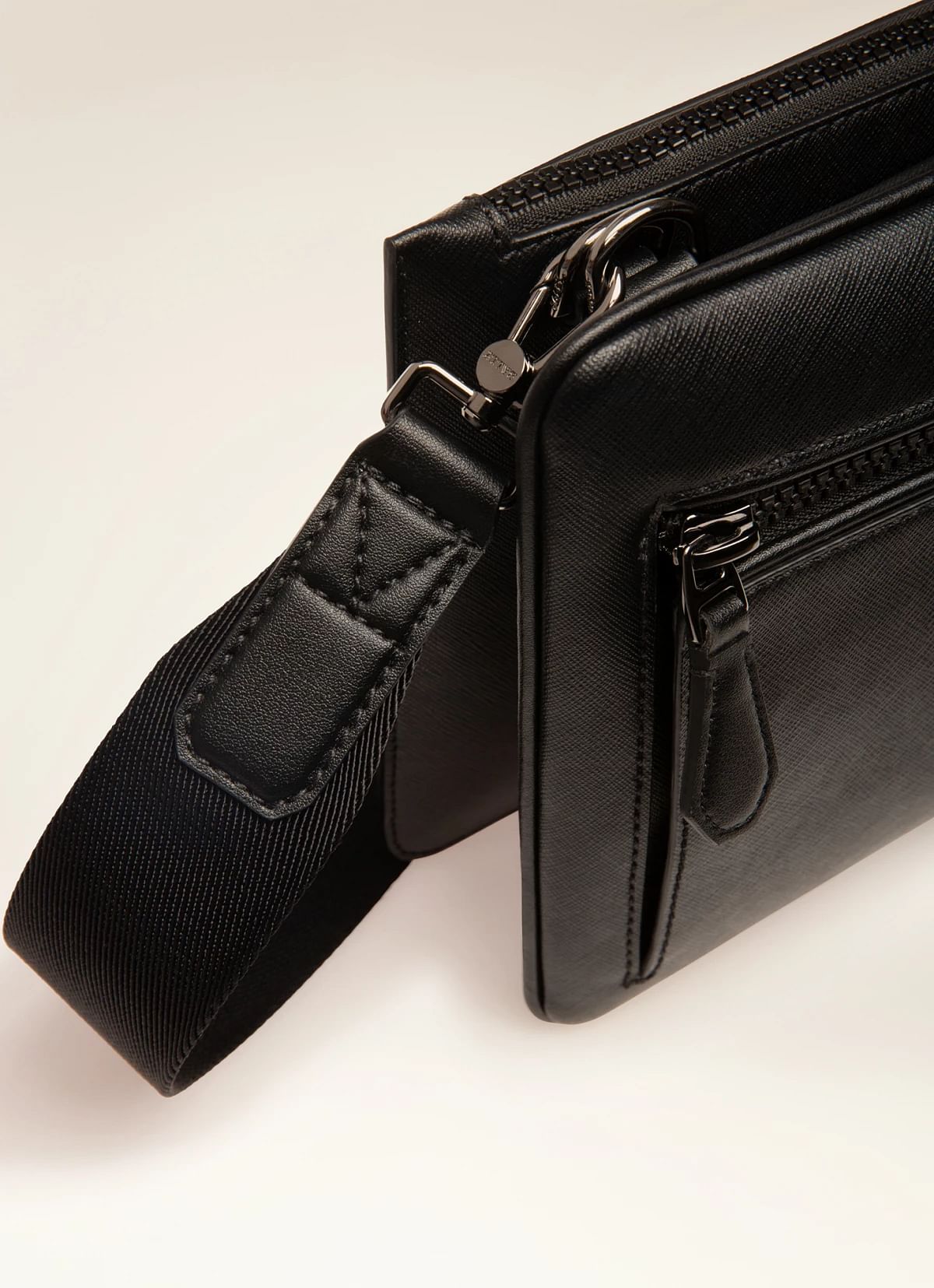 Milvar Cross Body Bag