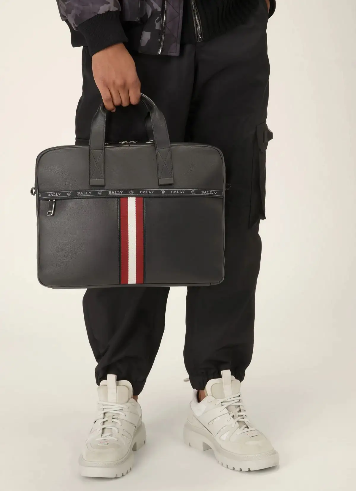 Hektor Leather Beniness Bag In Black
