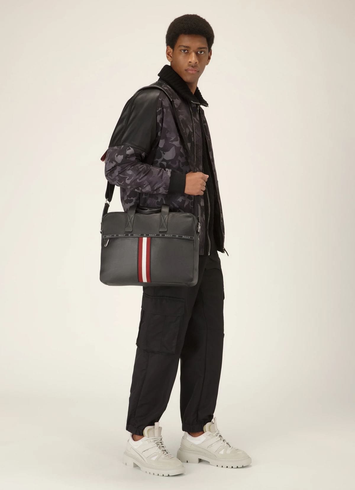 Hektor Leather Beniness Bag In Black