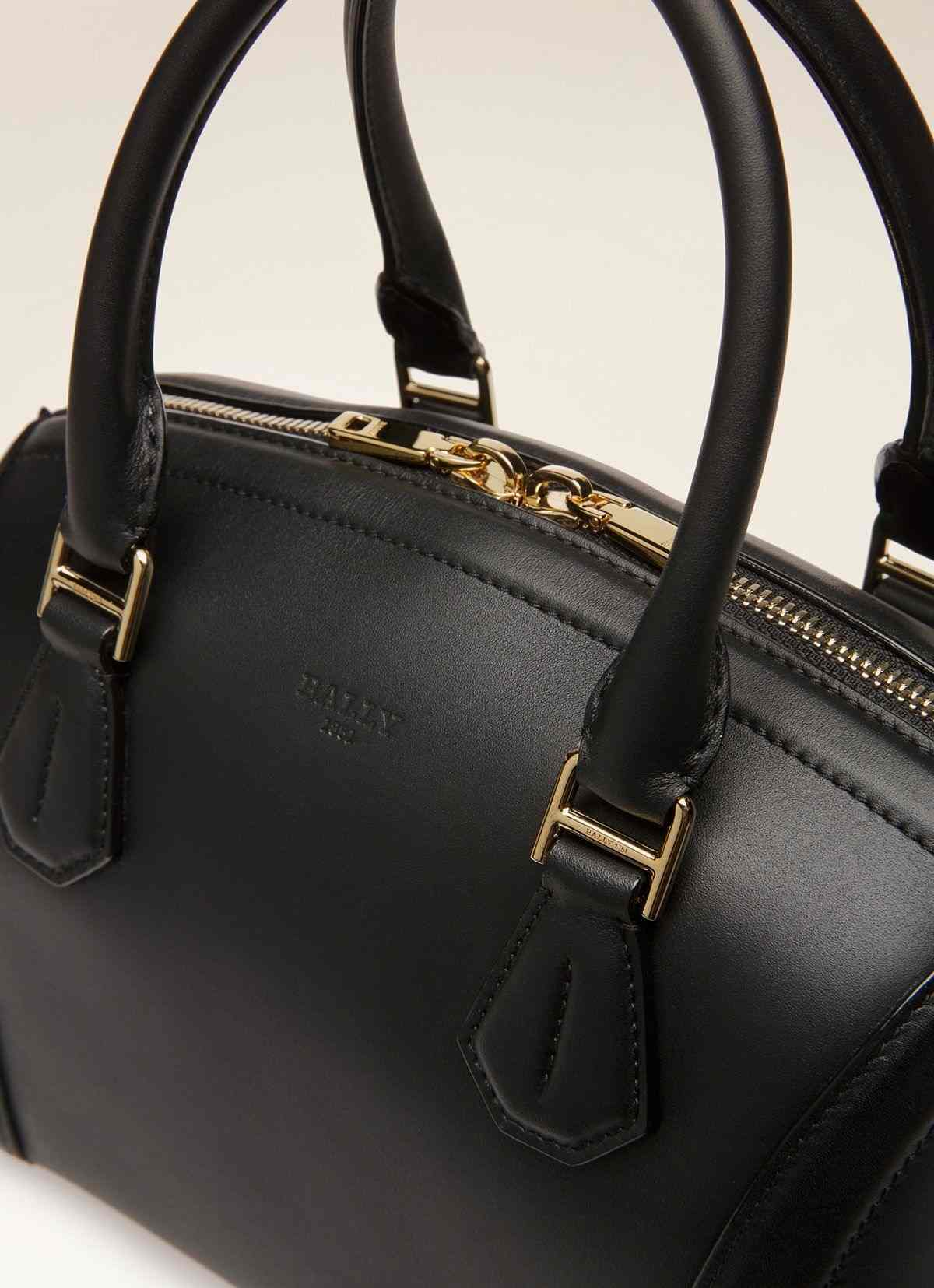 Saffi Small Leather Minibag In Black