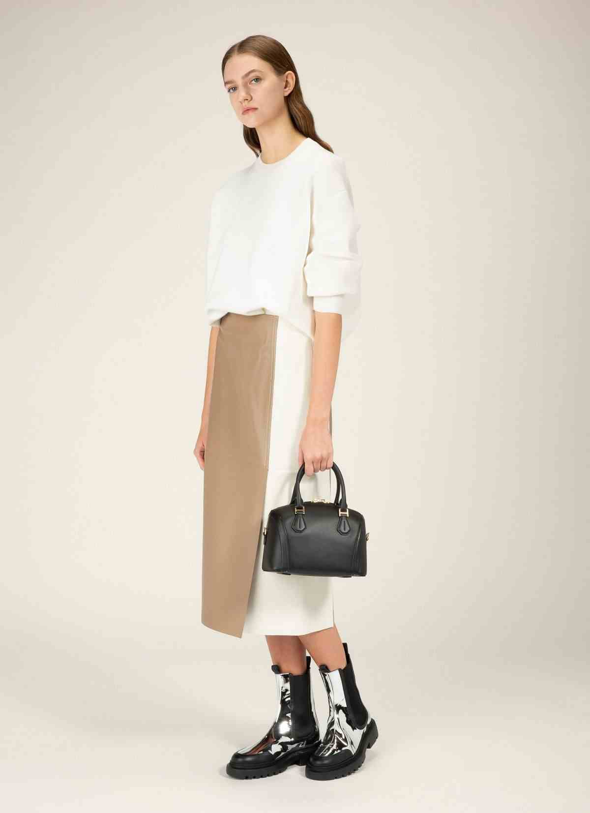 Saffi Small Leather Minibag In Black