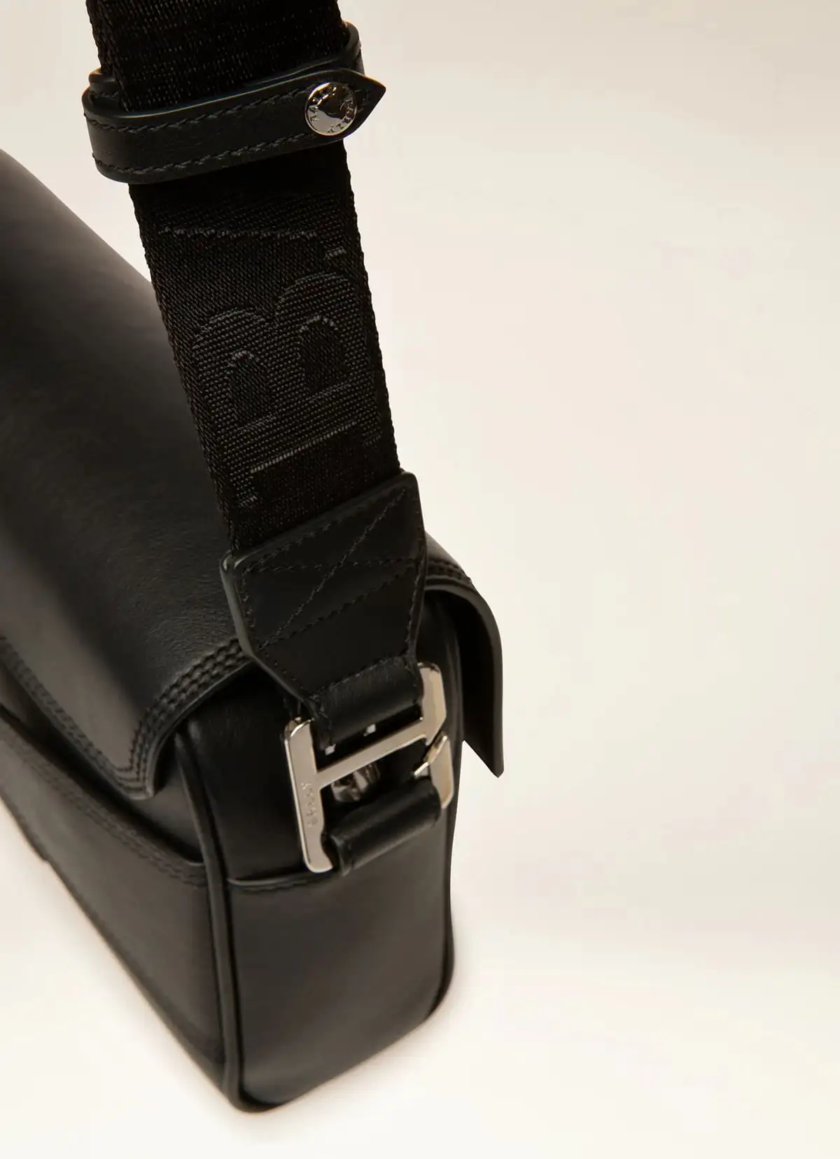 Hymios Cross Body Bag