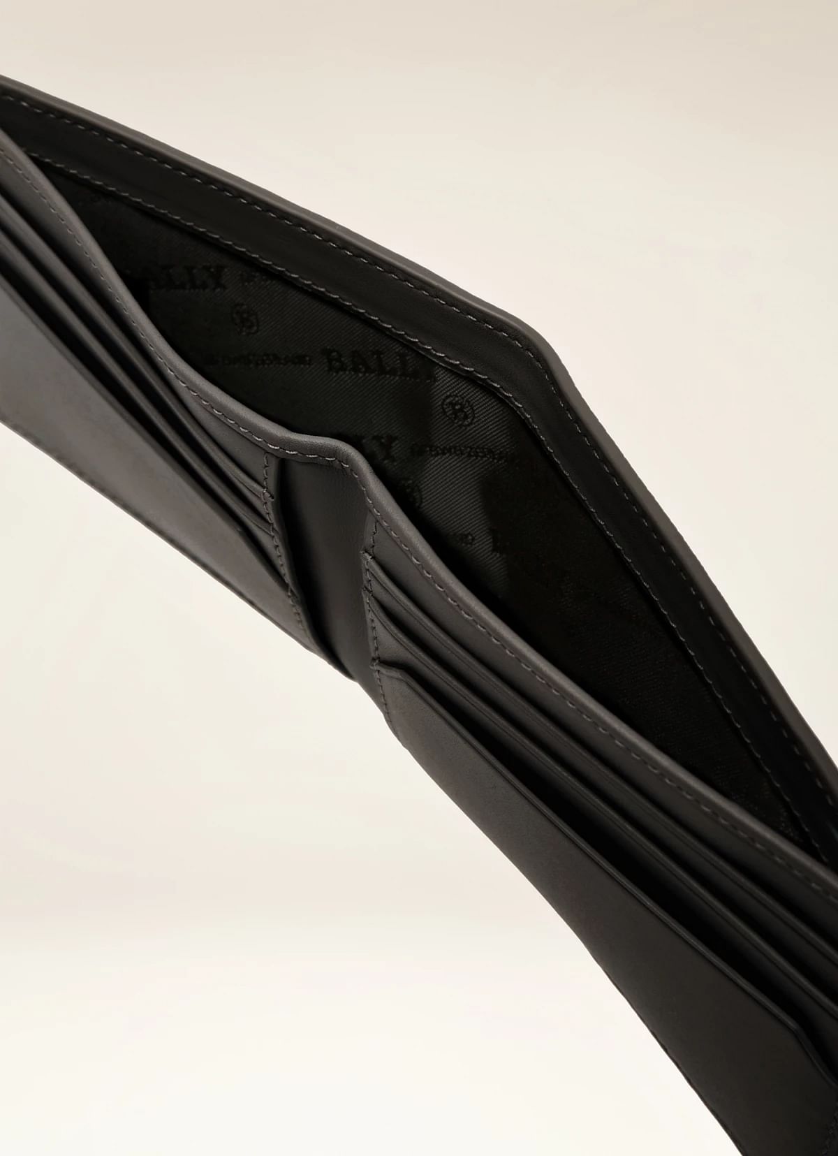 Bevye.Bz Leather Wallet
