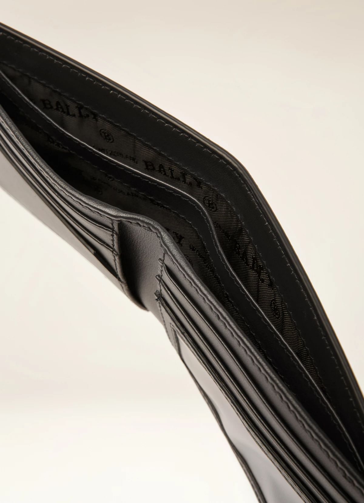 Bevyett Leather Wallet In Black And Sage