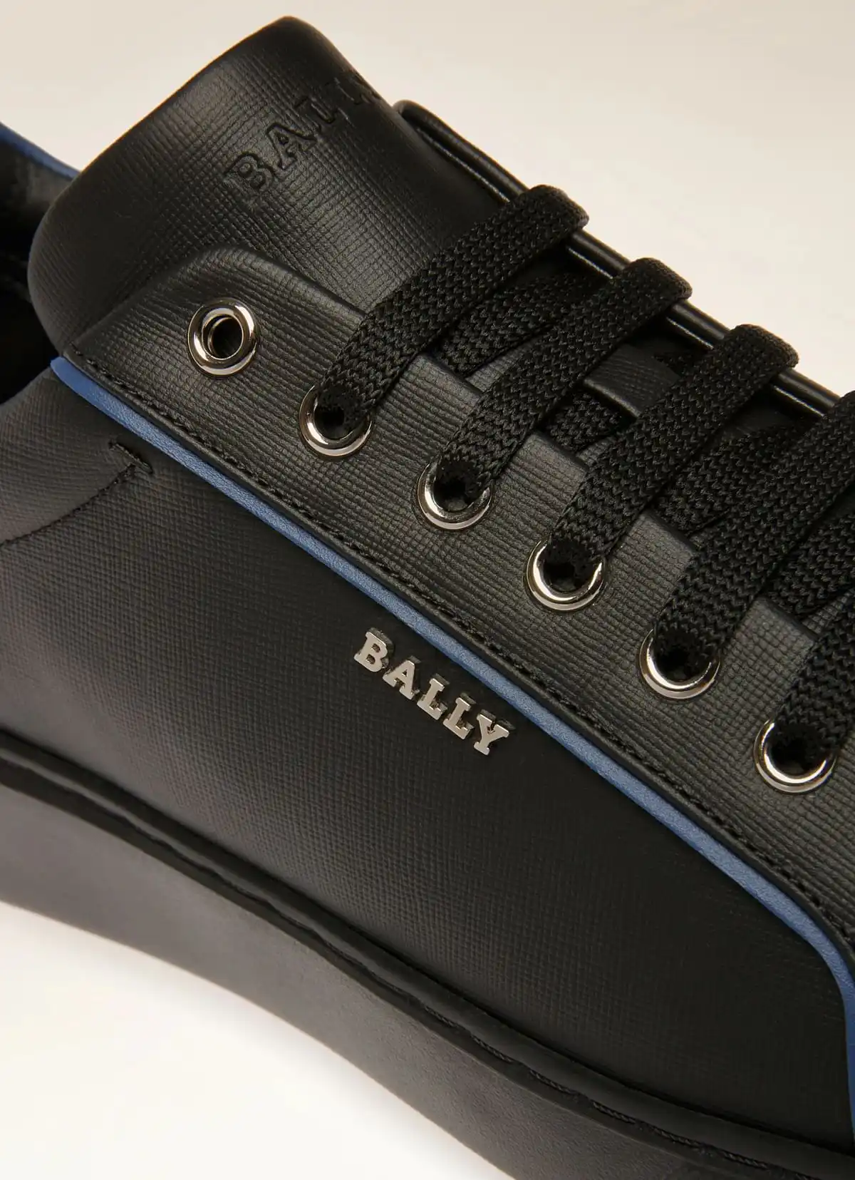 Manuel Leather Sneakers