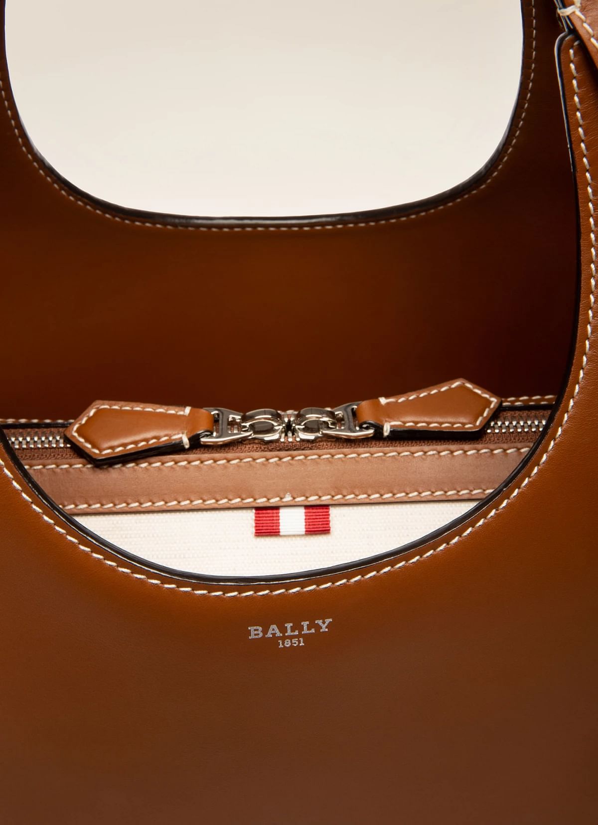 Ahres Leather Shoulder Bag In Brown