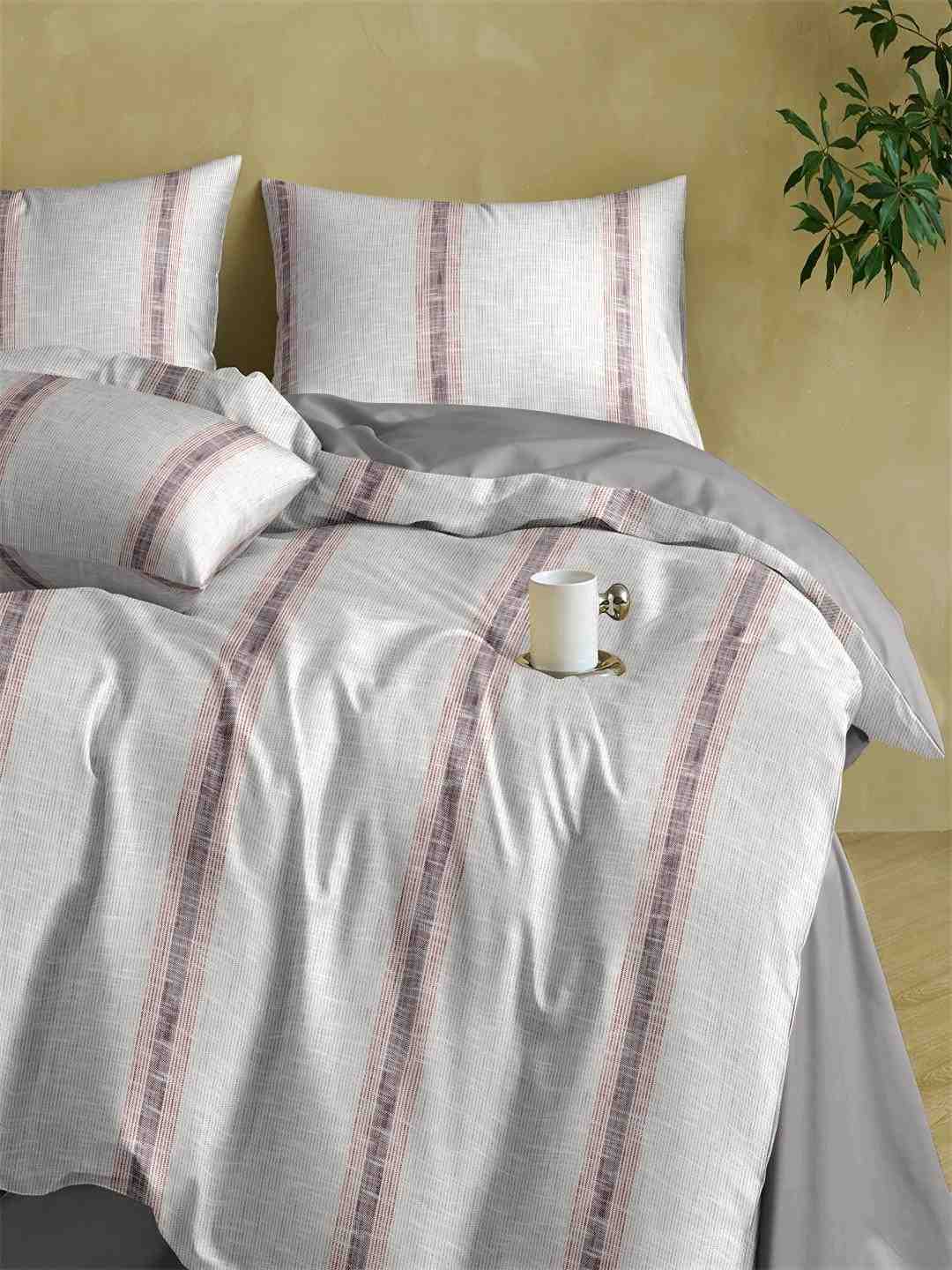 Luke Queen Bedsheet the blend of polyester and cotton.