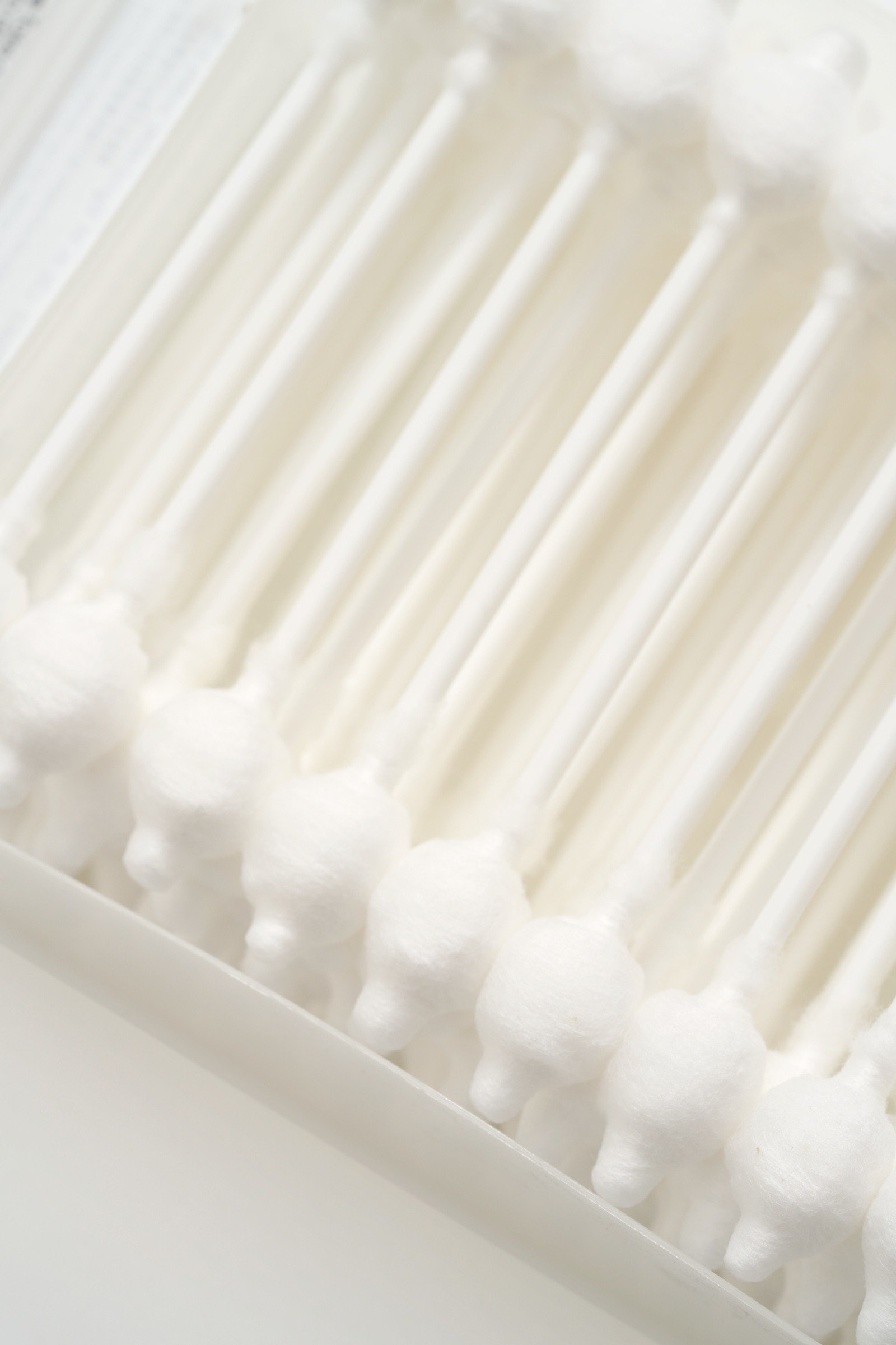 https://cdn.fynd.com/v2/falling-surf-7c8bb8/fyprod/wrkr/products/pictures/item/free/original/bmDTE4dYF-Mothercare-Safety-Cotton-Buds-White-60-Piece-Set-white.jpeg