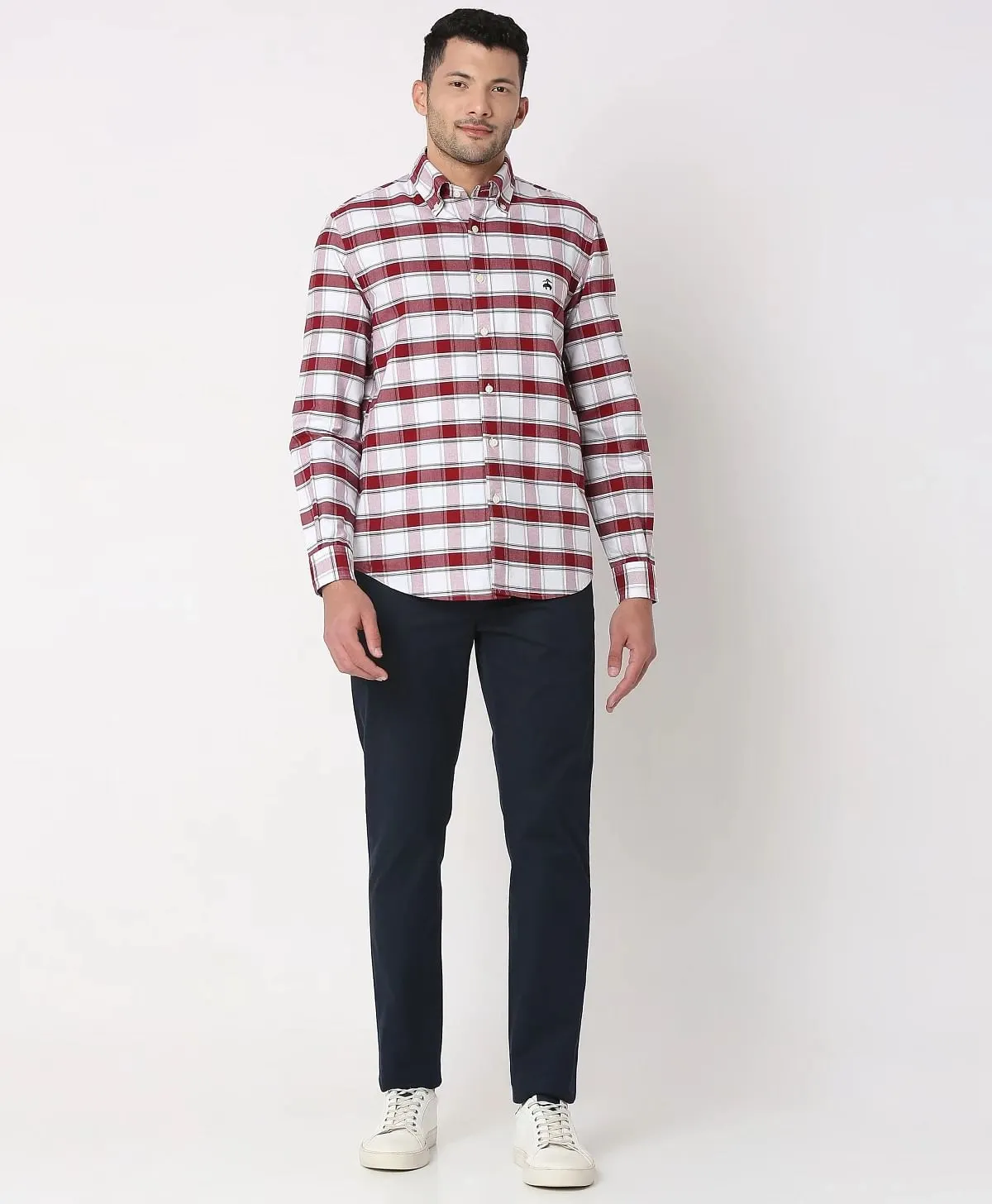 https://cdn.fynd.com/v2/falling-surf-7c8bb8/fyprod/wrkr/products/pictures/item/free/original/brooks-brothers/202200044_MAROON/3/QW4NBWru43-410366263005_4_2886.webp
