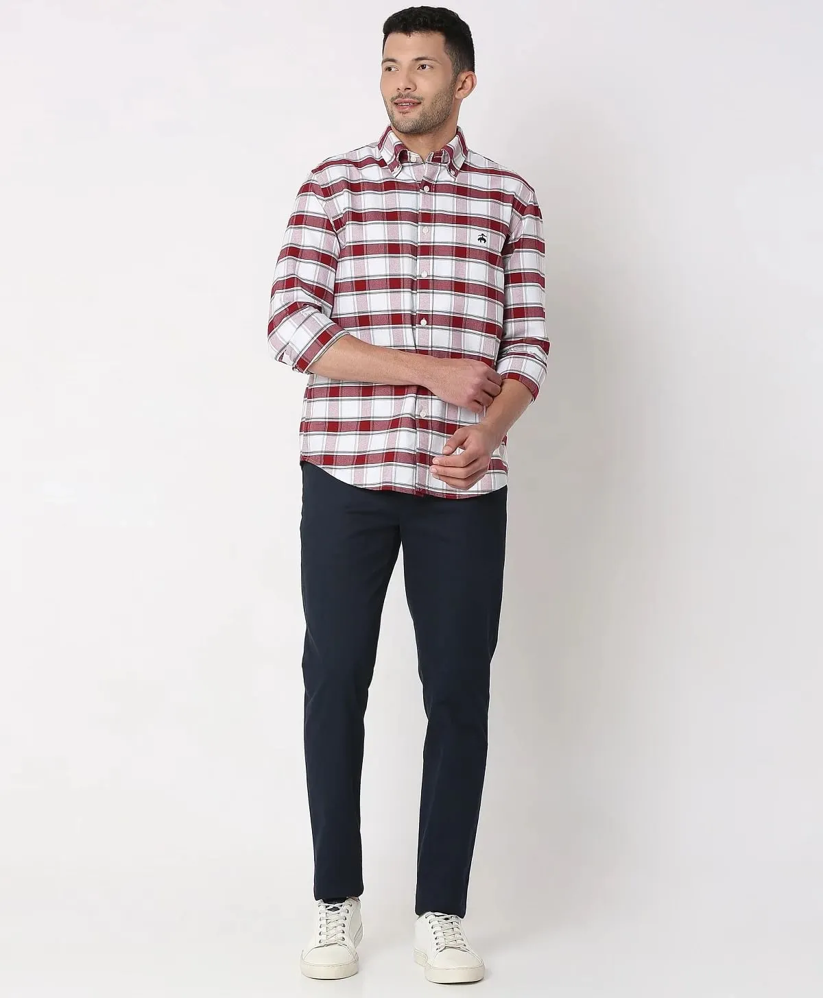 https://cdn.fynd.com/v2/falling-surf-7c8bb8/fyprod/wrkr/products/pictures/item/free/original/brooks-brothers/202200044_MAROON/4/kv8ETj4wrx-410366263005_5_3999.webp
