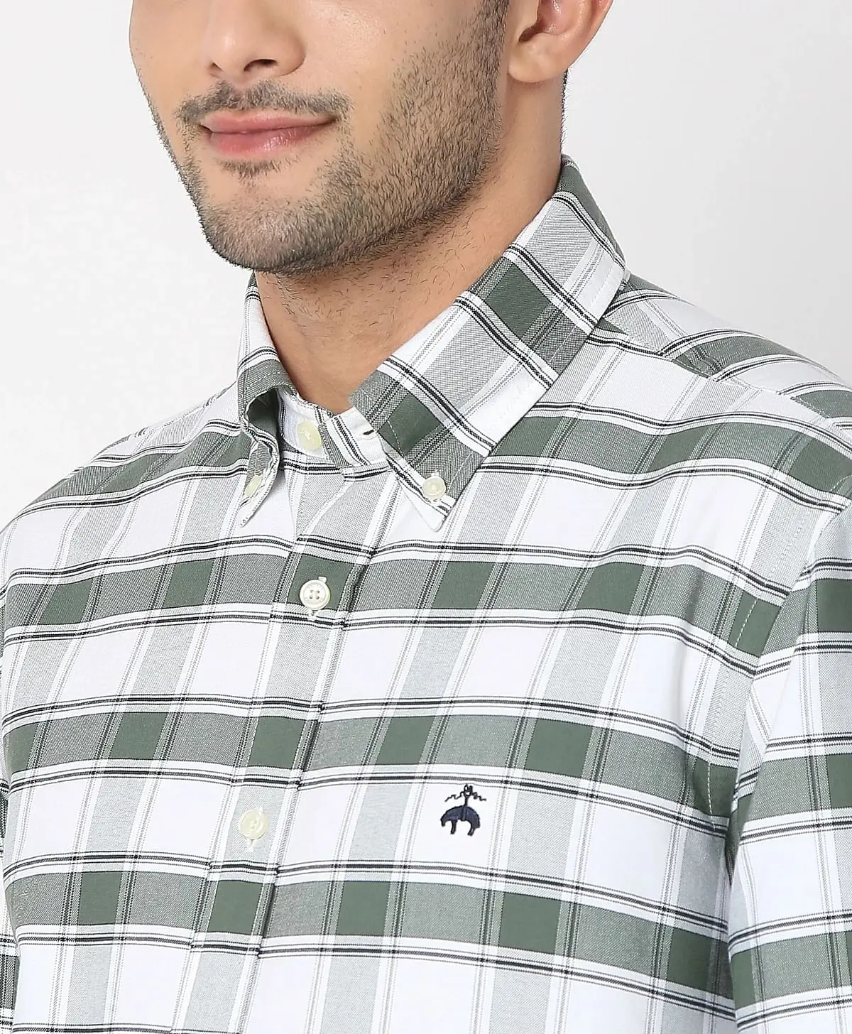https://cdn.fynd.com/v2/falling-surf-7c8bb8/fyprod/wrkr/products/pictures/item/free/original/brooks-brothers/202200045_LTGREEN/2/Ow3FOqQLEo-410366264005_3_3912.webp