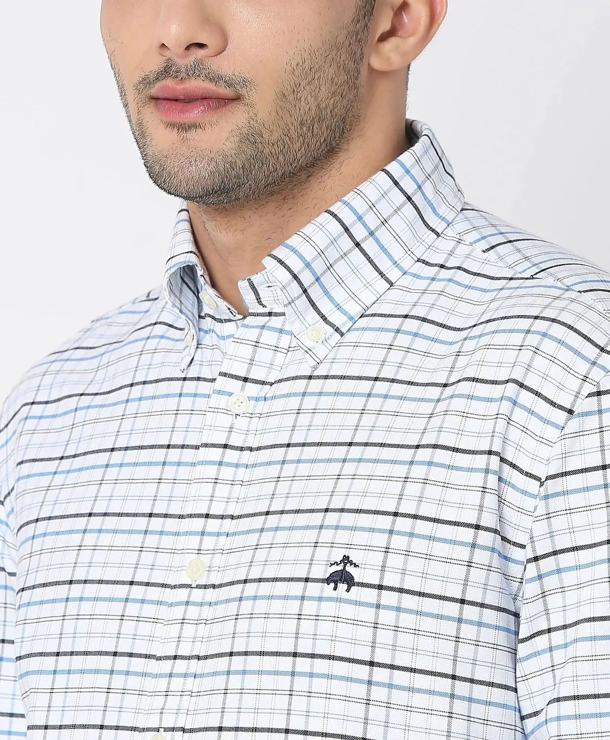 https://cdn.fynd.com/v2/falling-surf-7c8bb8/fyprod/wrkr/products/pictures/item/free/original/brooks-brothers/202200055_BLUE/2/j2TH2osn1N-410366274005_3_4079.webp