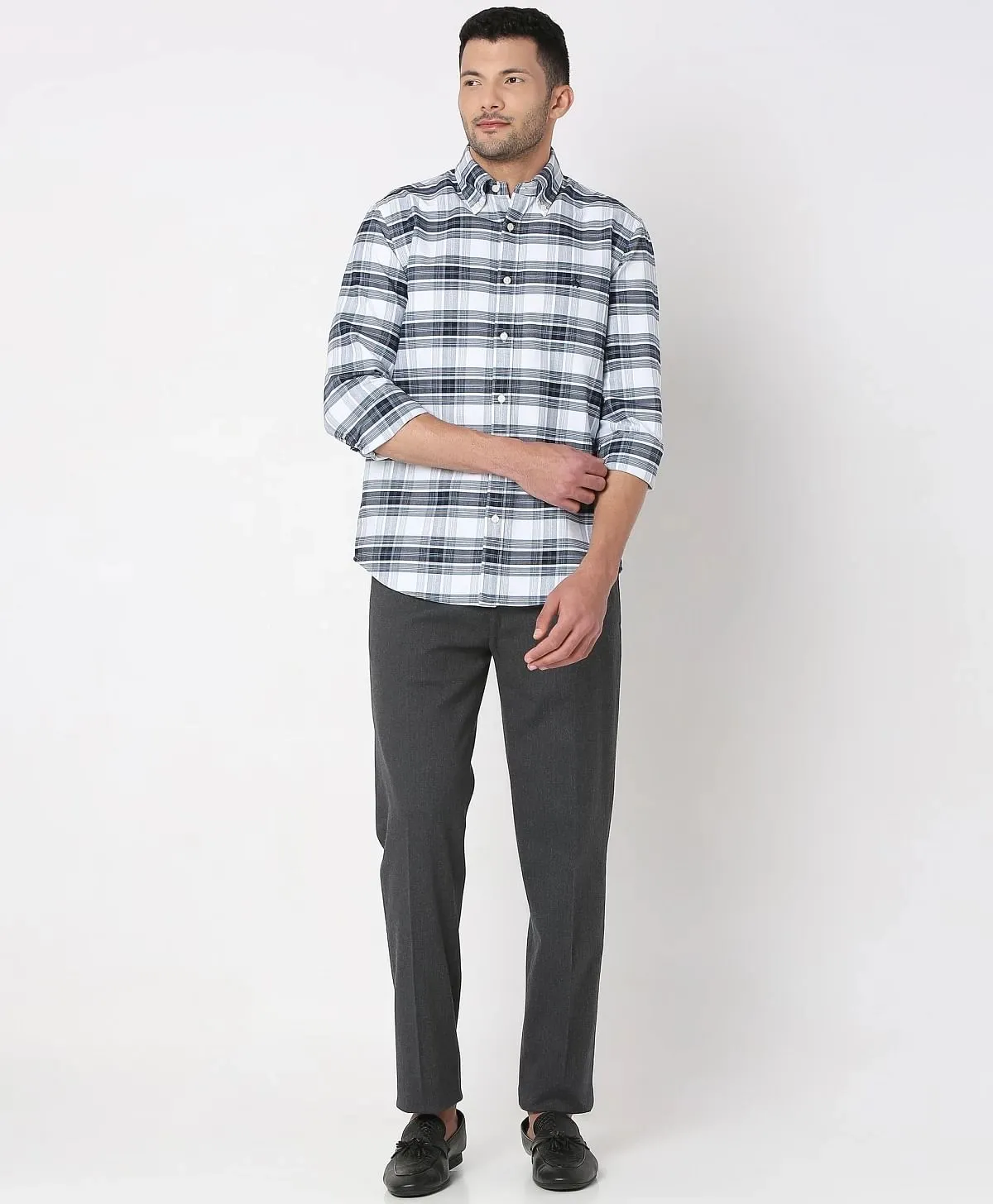 https://cdn.fynd.com/v2/falling-surf-7c8bb8/fyprod/wrkr/products/pictures/item/free/original/brooks-brothers/202200056_BLUE/5/gOYA6Ay916-410366275005_6_9653.webp