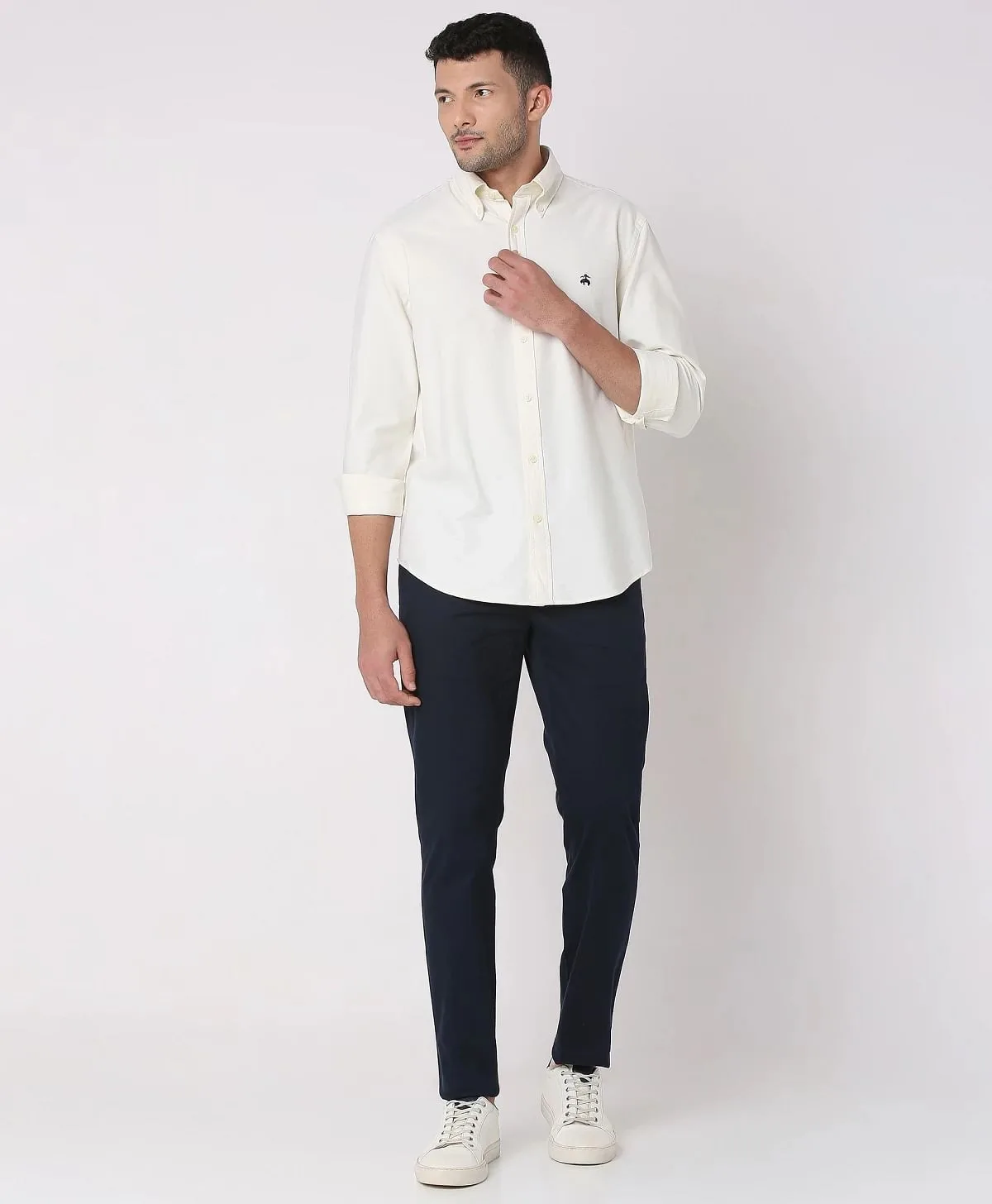 https://cdn.fynd.com/v2/falling-surf-7c8bb8/fyprod/wrkr/products/pictures/item/free/original/brooks-brothers/202200061_FRENCH-VANILLA/3/zP1DYQsIIk-410366278005_4_8472.webp