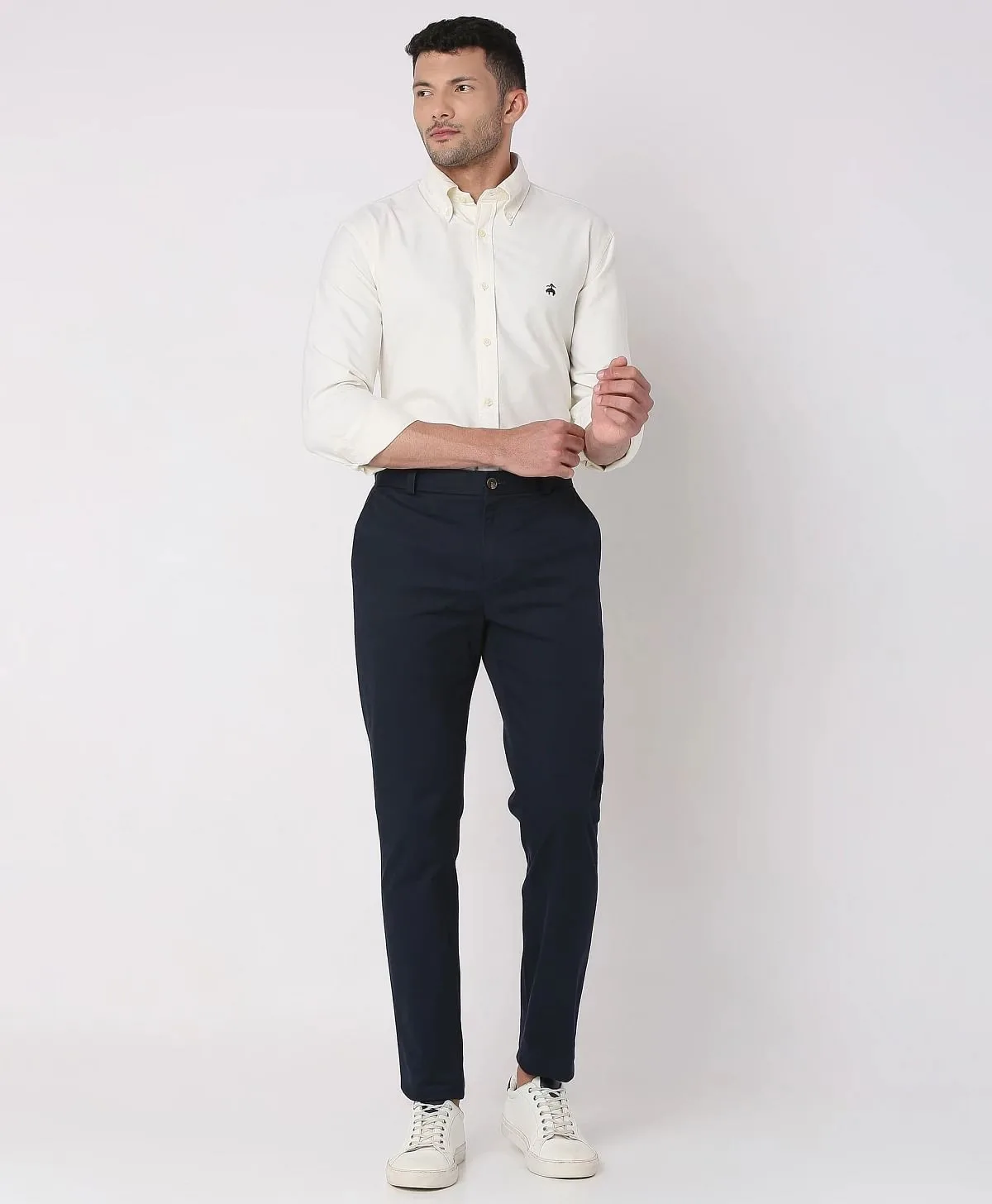 https://cdn.fynd.com/v2/falling-surf-7c8bb8/fyprod/wrkr/products/pictures/item/free/original/brooks-brothers/202200061_FRENCH-VANILLA/4/kKKBQ821Cn-410366278005_5_4227.webp