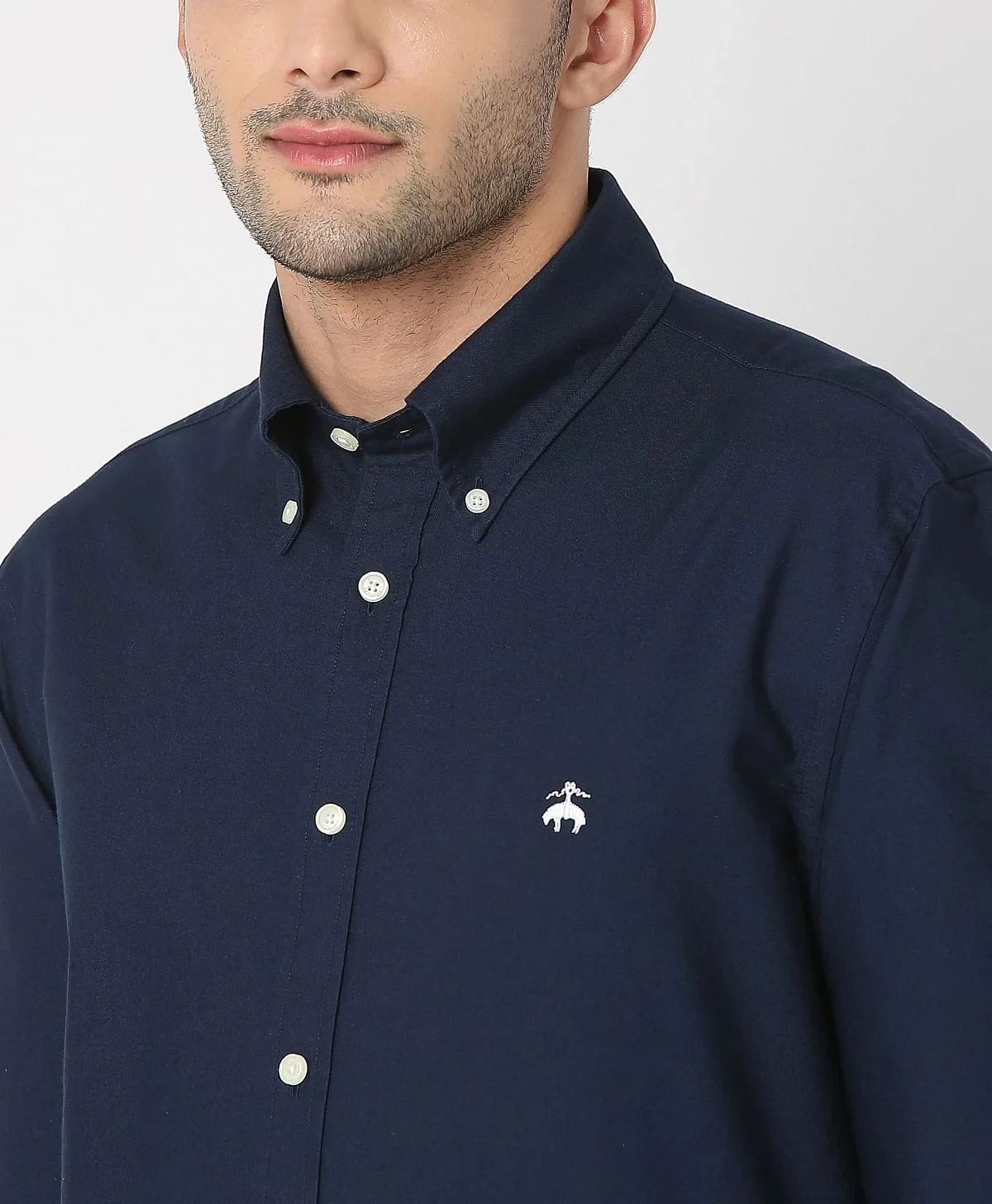 https://cdn.fynd.com/v2/falling-surf-7c8bb8/fyprod/wrkr/products/pictures/item/free/original/brooks-brothers/202200063_NAVY-BLAZER/2/hdI2iJd_Vr-410366280005_3_7170.webp