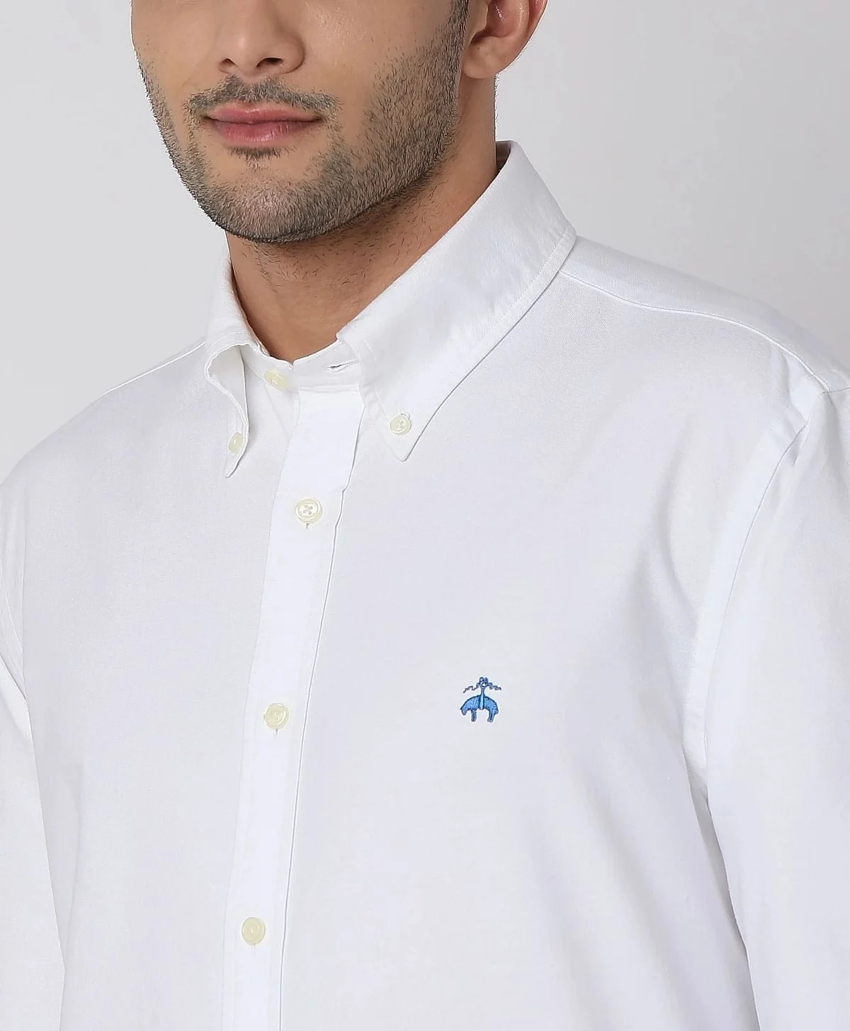 https://cdn.fynd.com/v2/falling-surf-7c8bb8/fyprod/wrkr/products/pictures/item/free/original/brooks-brothers/202200065_WHITE/2/WwUeZgekaR-410366282005_3_3440.webp