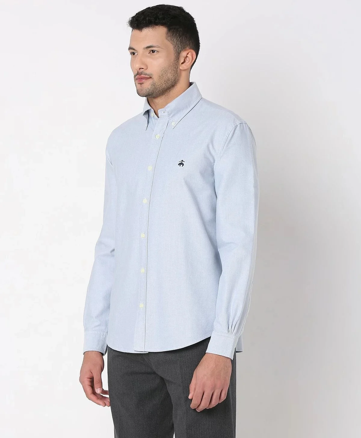 https://cdn.fynd.com/v2/falling-surf-7c8bb8/fyprod/wrkr/products/pictures/item/free/original/brooks-brothers/202200067_MOONLIGHT-BLUE/1/dqqOZB8_J4-410366284005_2_8312.webp