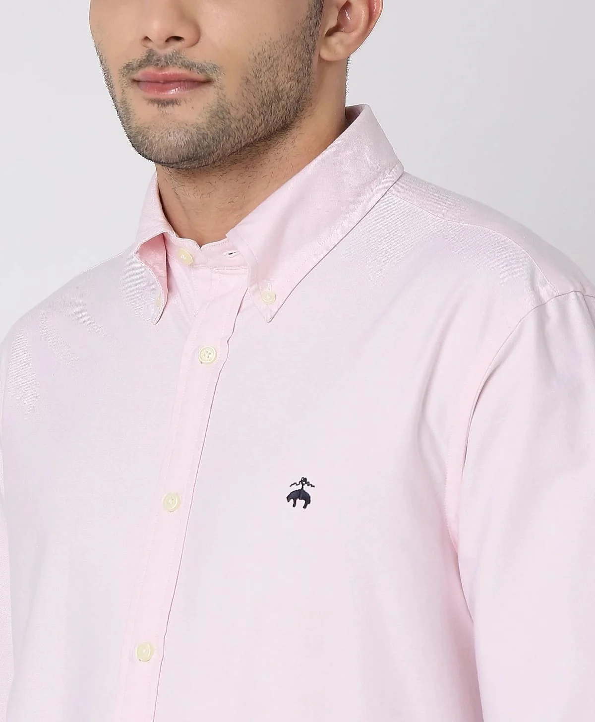 https://cdn.fynd.com/v2/falling-surf-7c8bb8/fyprod/wrkr/products/pictures/item/free/original/brooks-brothers/202200068_PEACHES-N-CREAM/2/hGV1-sEoTJ-410366285005_3_1208.webp