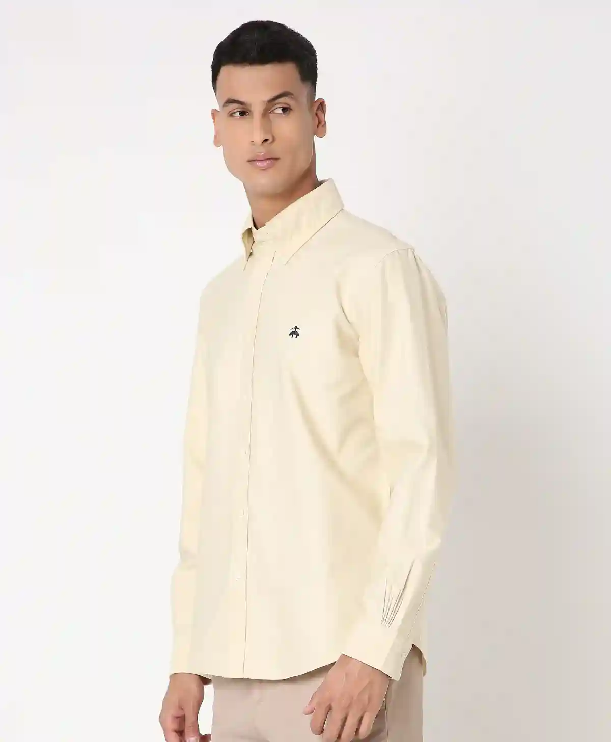 https://cdn.fynd.com/v2/falling-surf-7c8bb8/fyprod/wrkr/products/pictures/item/free/original/brooks-brothers/202400097_BEIGE/3/K-bmU-1TEB-410478702005_4_5000.webp