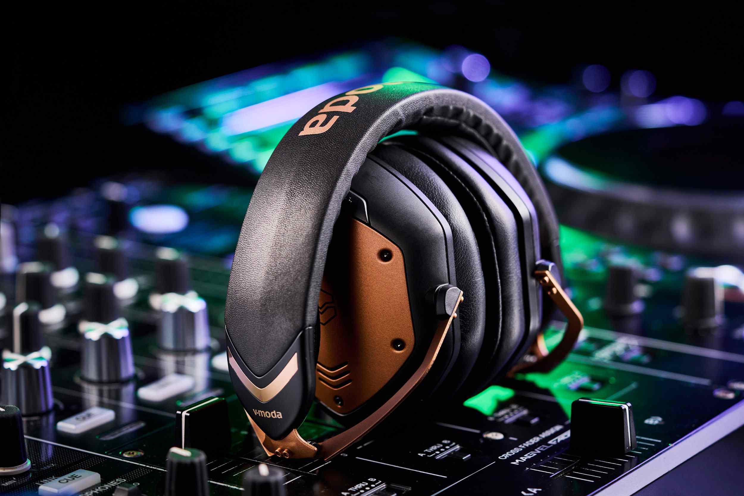 Roland V-MODA Crossfade 3 Wireless Over-Ear Headphones with Hi-Res Audio (Bronze Black) 5