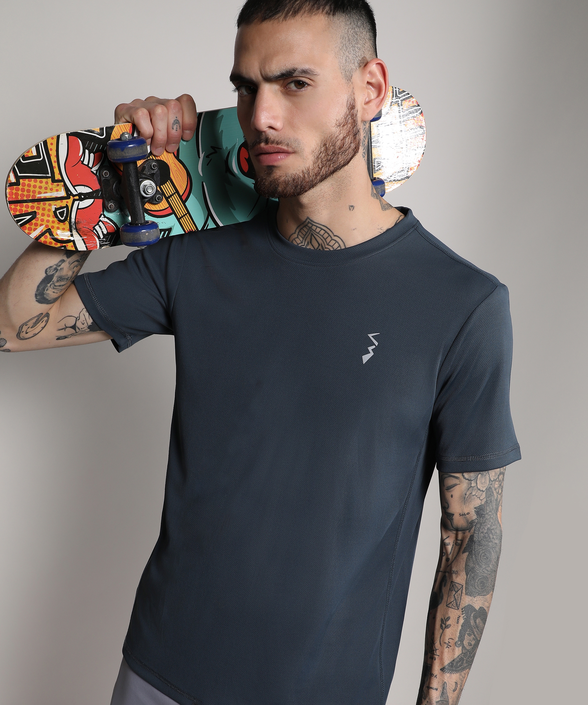 CAMPUS SUTRA | Men's Dark Grey Solid Activewear T-Shirt