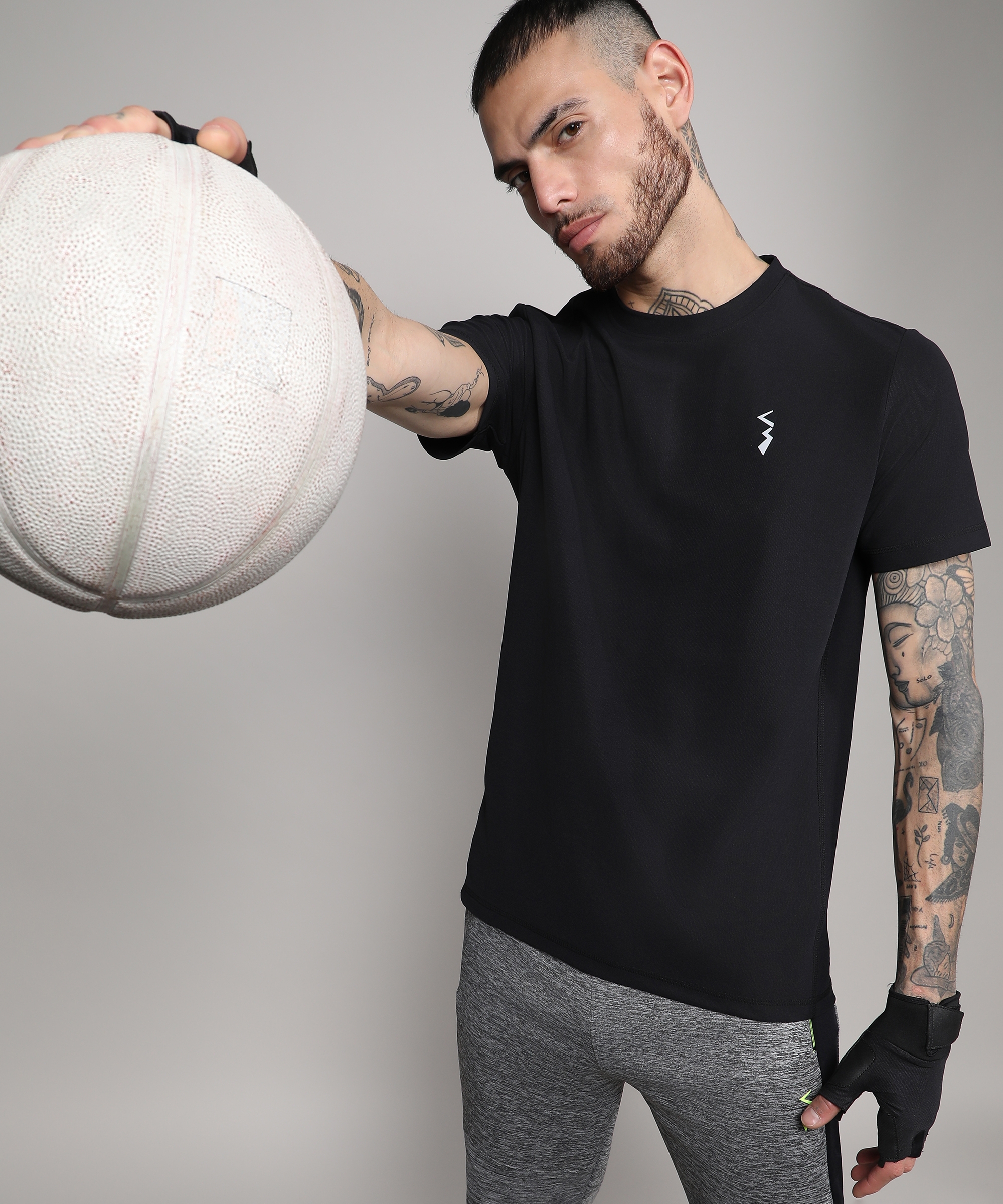 CAMPUS SUTRA | Men's Onyx Black Solid Activewear T-Shirt