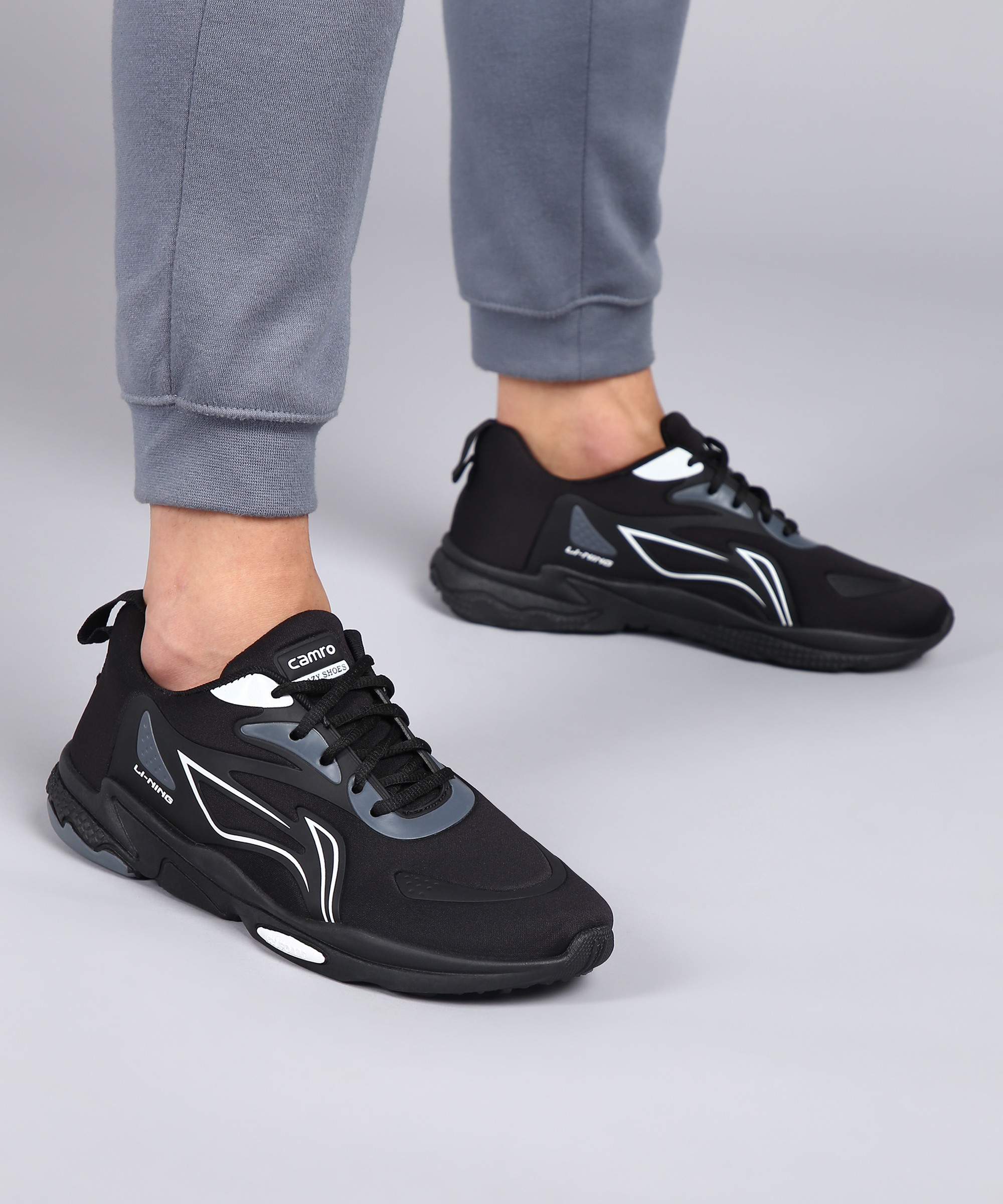 Camro Crazy 2 Black White Men Running Shoe