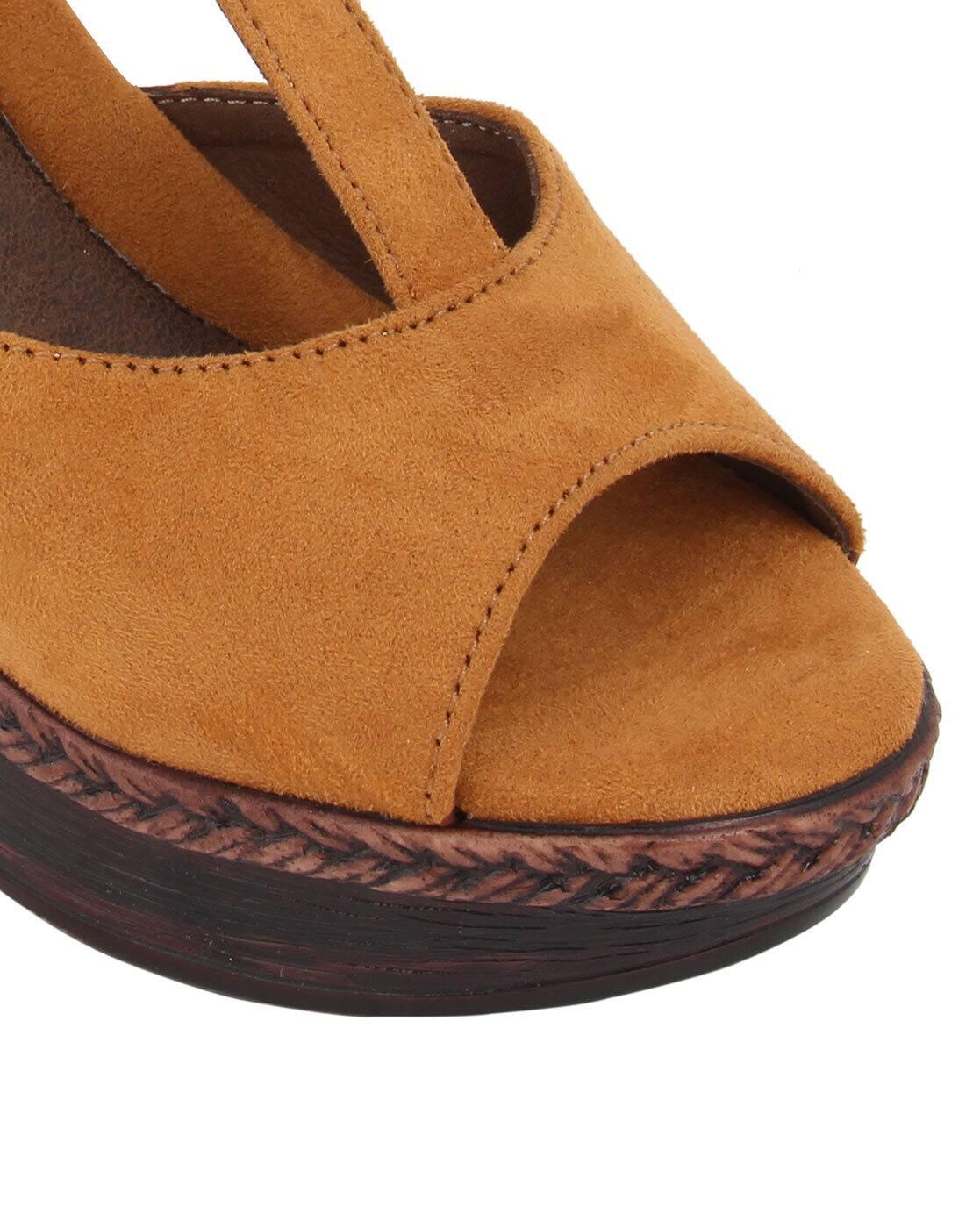 Chunky-Heeled Sandals with Buckle Closure