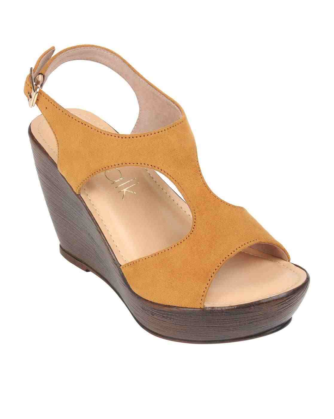 Wedges with Buckle Closure