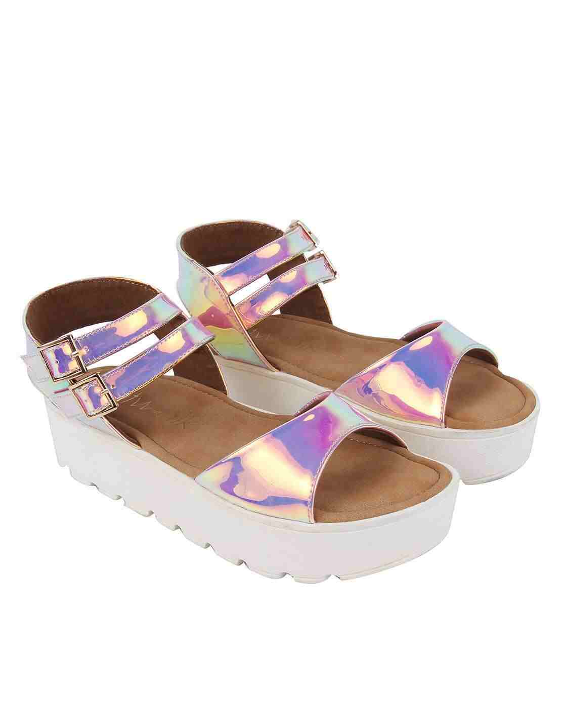 Platforms with Buckle Closure