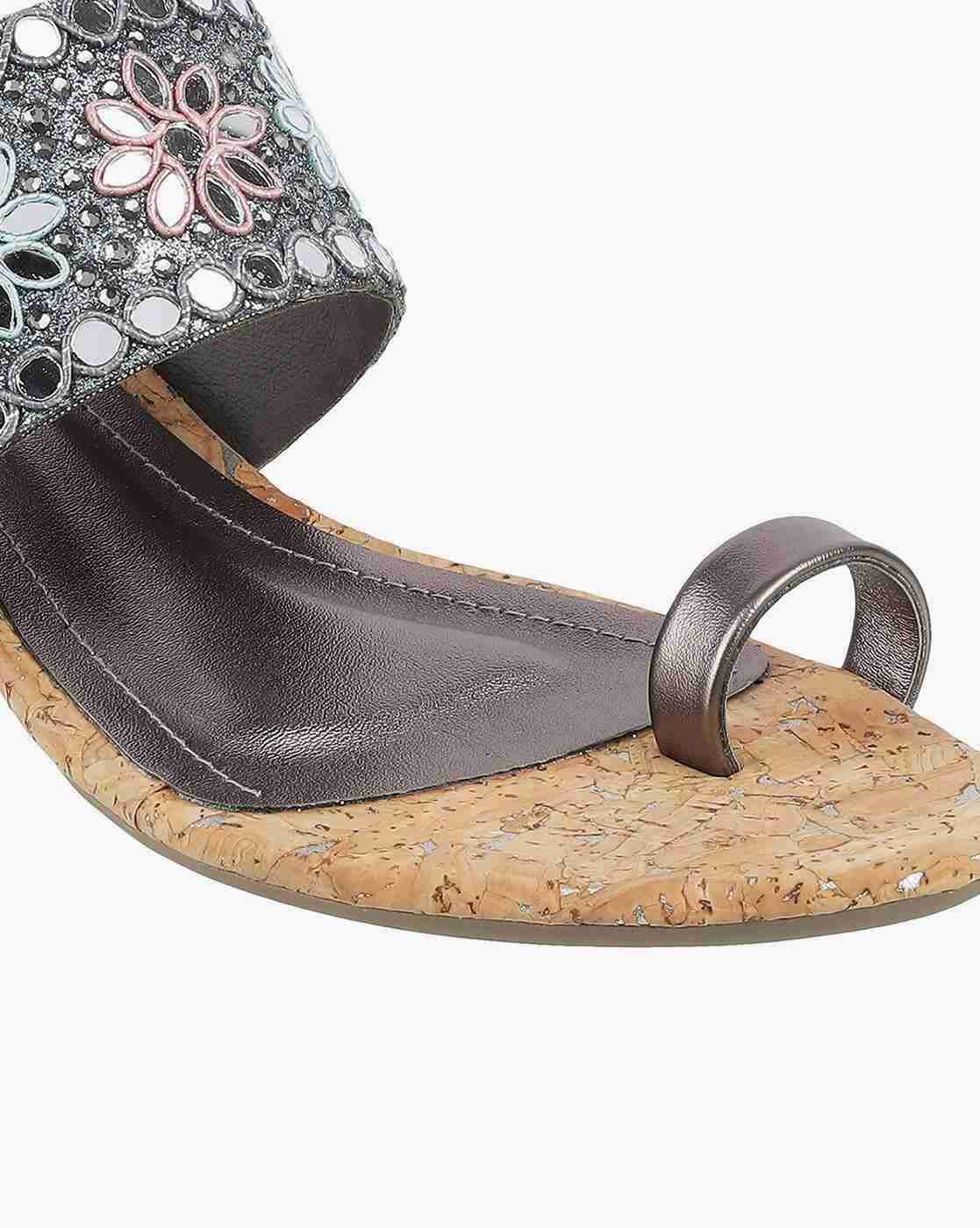 Women Embellished Toe-Ring Chunky-Heeled Sandals