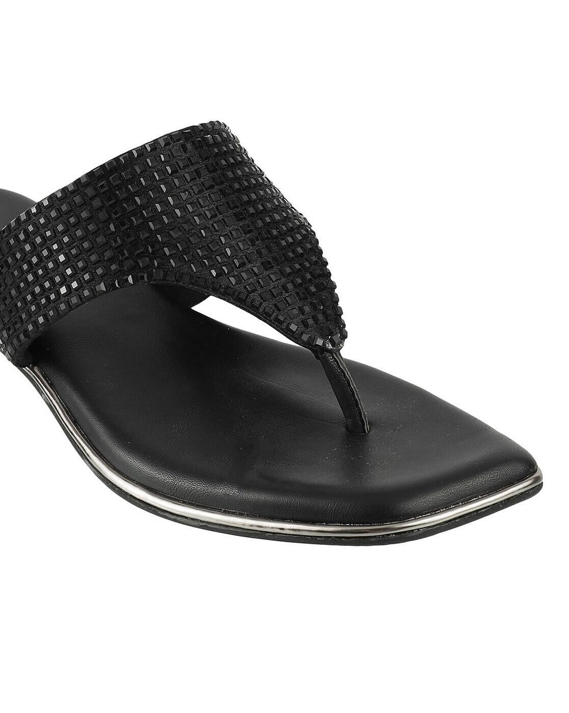 Women Embellished Flat Sandals