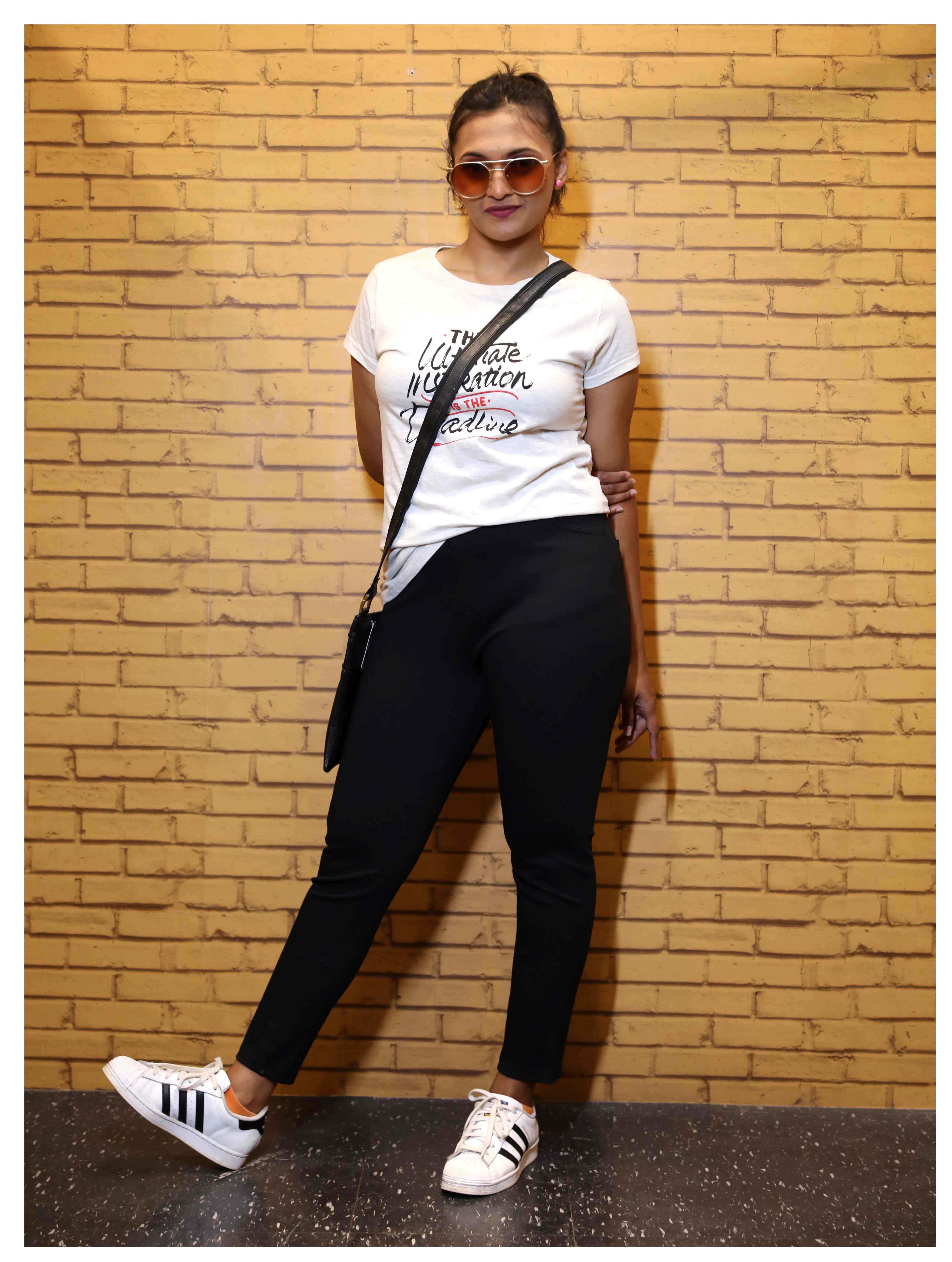 Stretchable Plain 4 Pocket Jeggings for Women