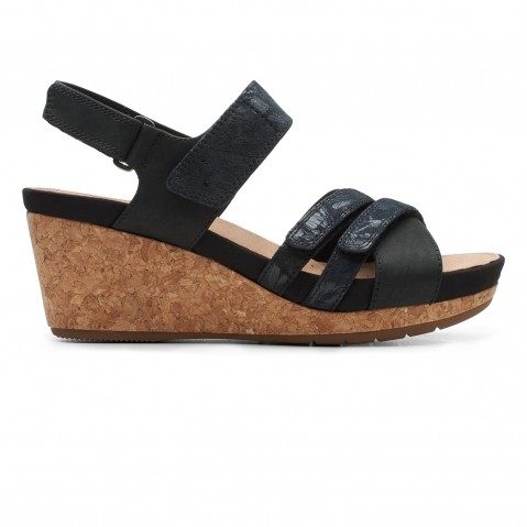 Clarks deals black wedges