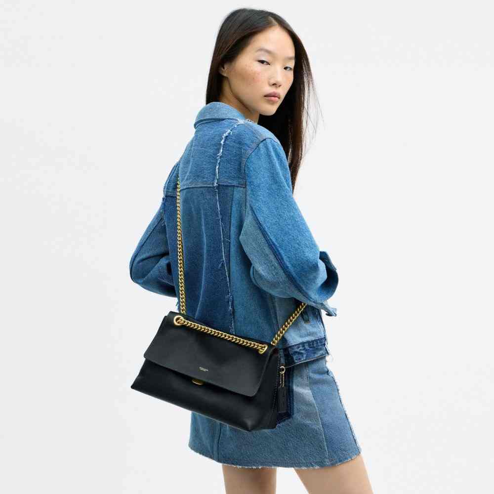 Chelsea Shoulder Bag 30 With Chain