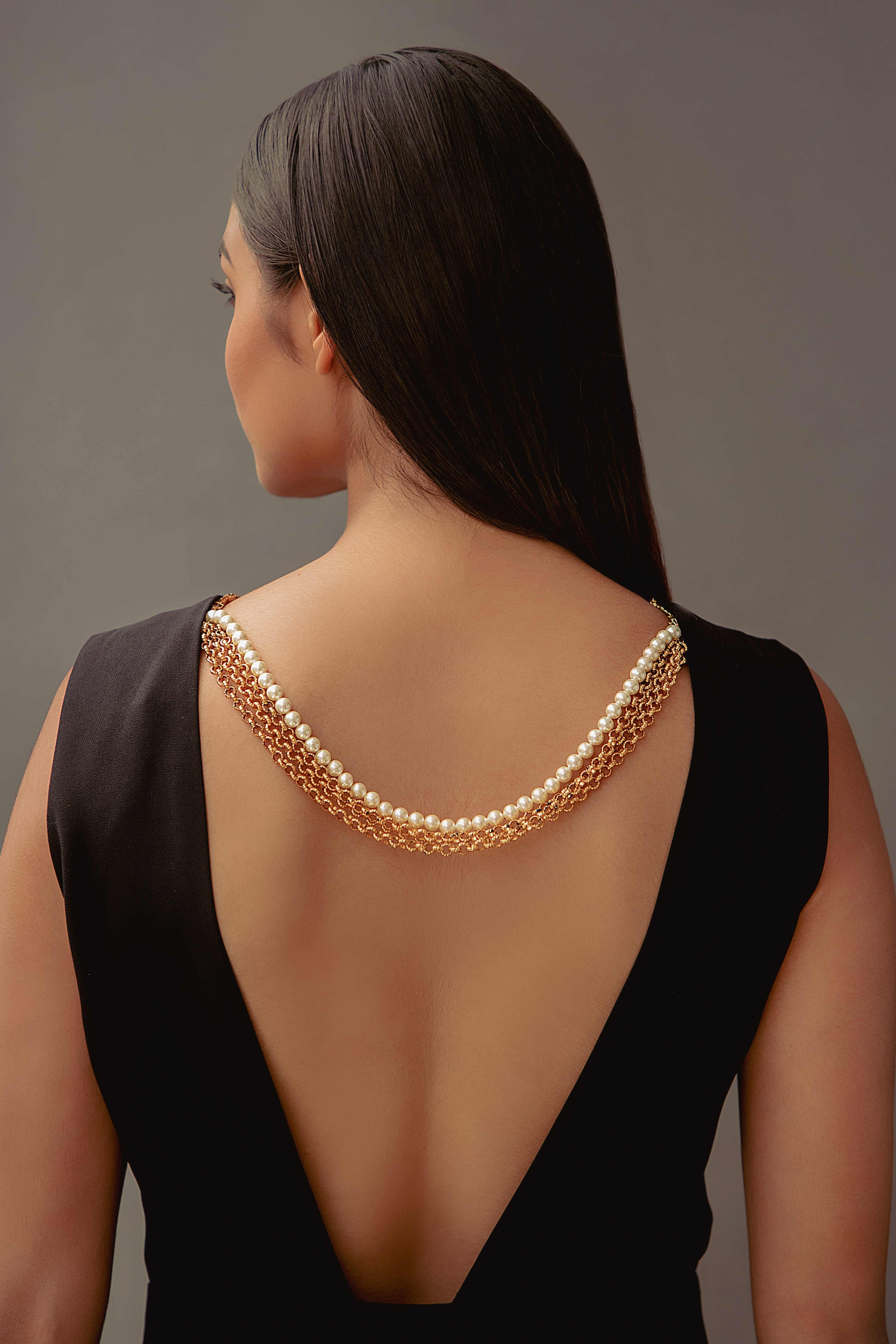 THE PEARLY CHAIN HANGING