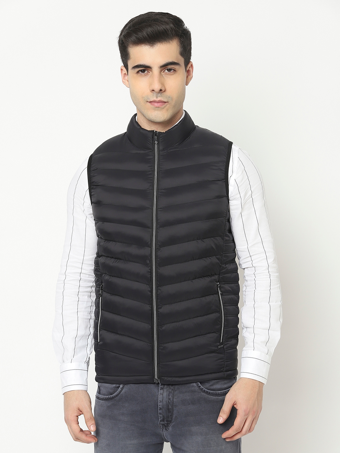 Black vest illustration. Black sleeveless puffer jacket 13991827 Vector Art  at Vecteezy