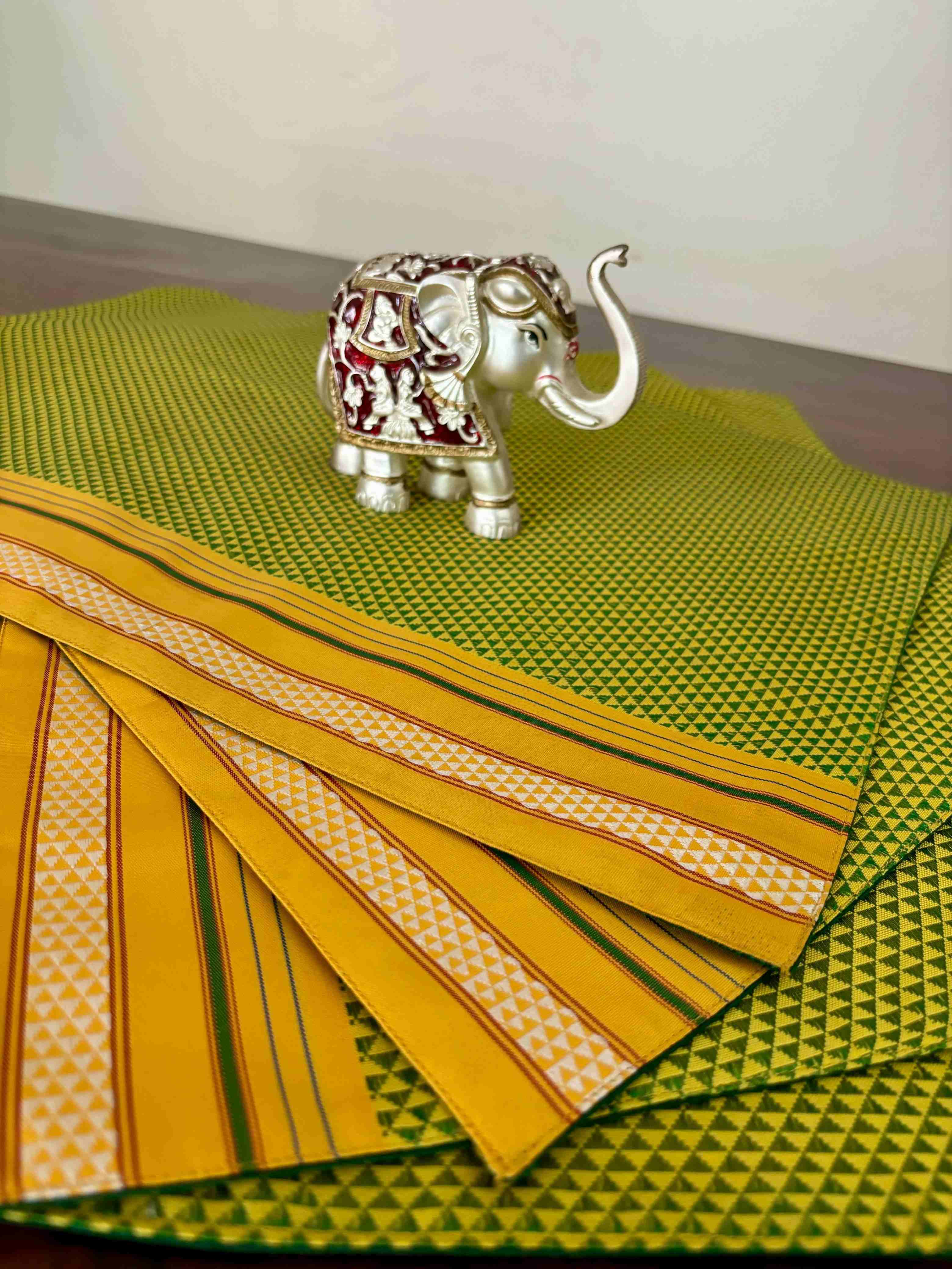 Khun Table Mat