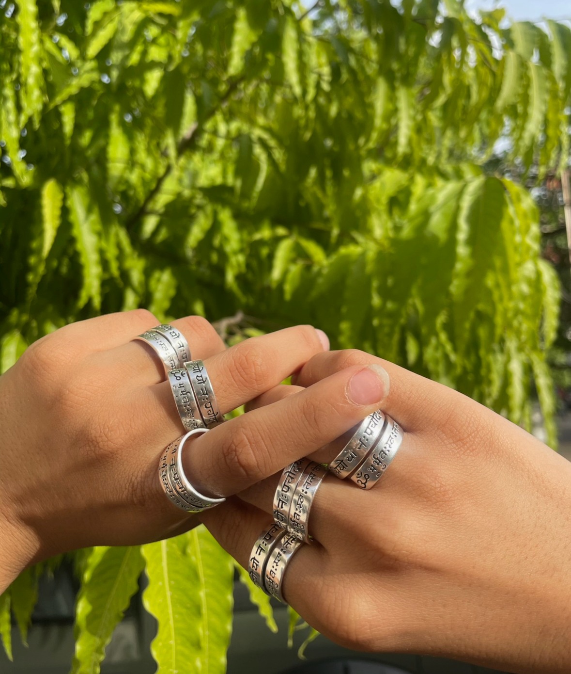 Mantra ring band in silver