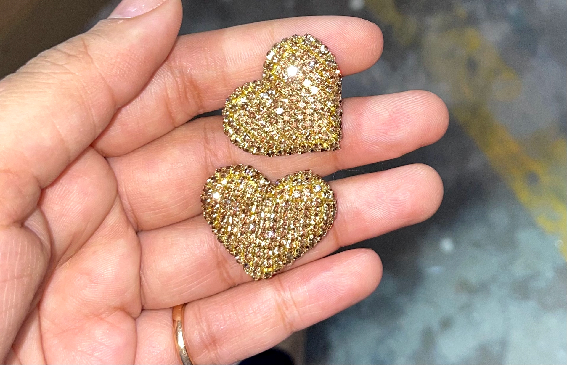 Golden heart stud
