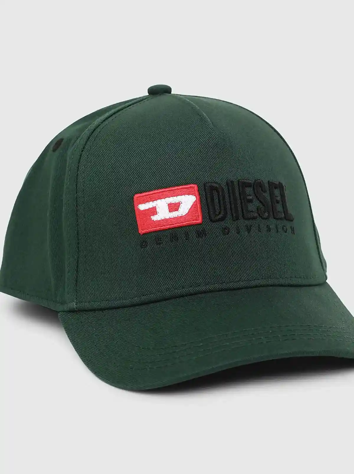 Green Baseball cap with embroidery