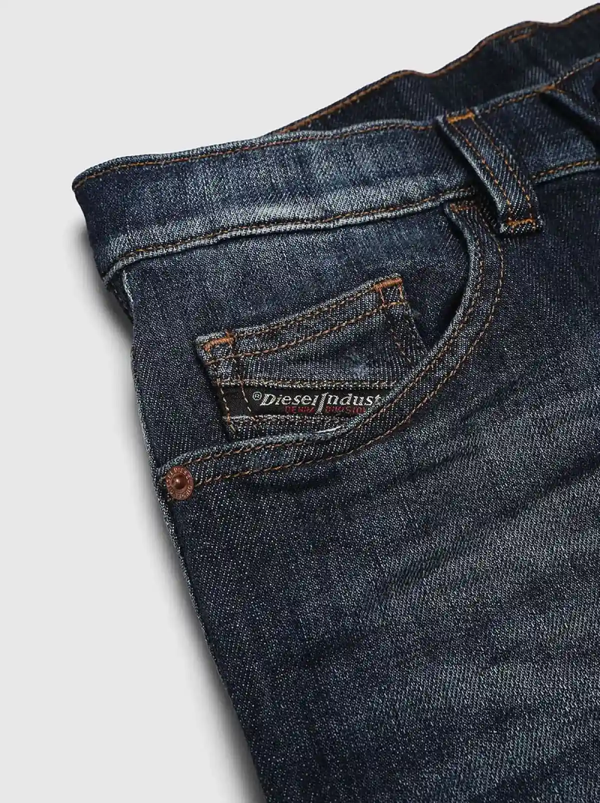 Blue Tapered fit jeans with wrinkles