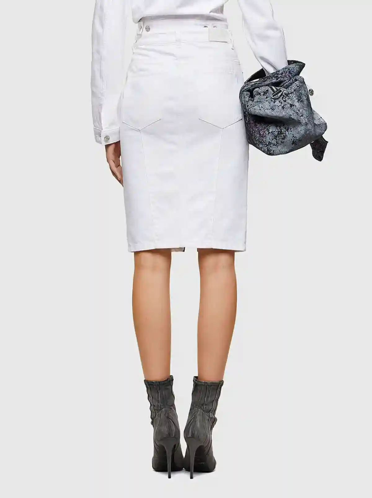 White Pencil skirt in washed denim