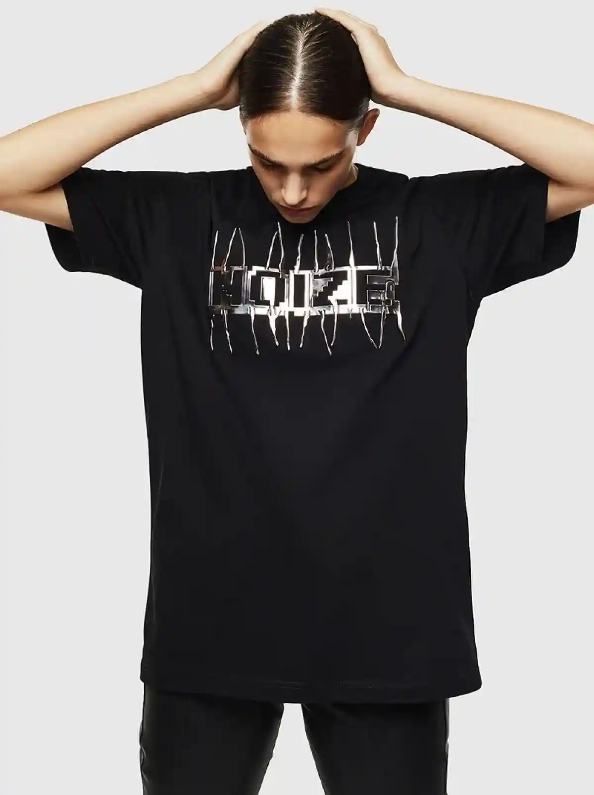 Black T-shirt with metallic Noize print