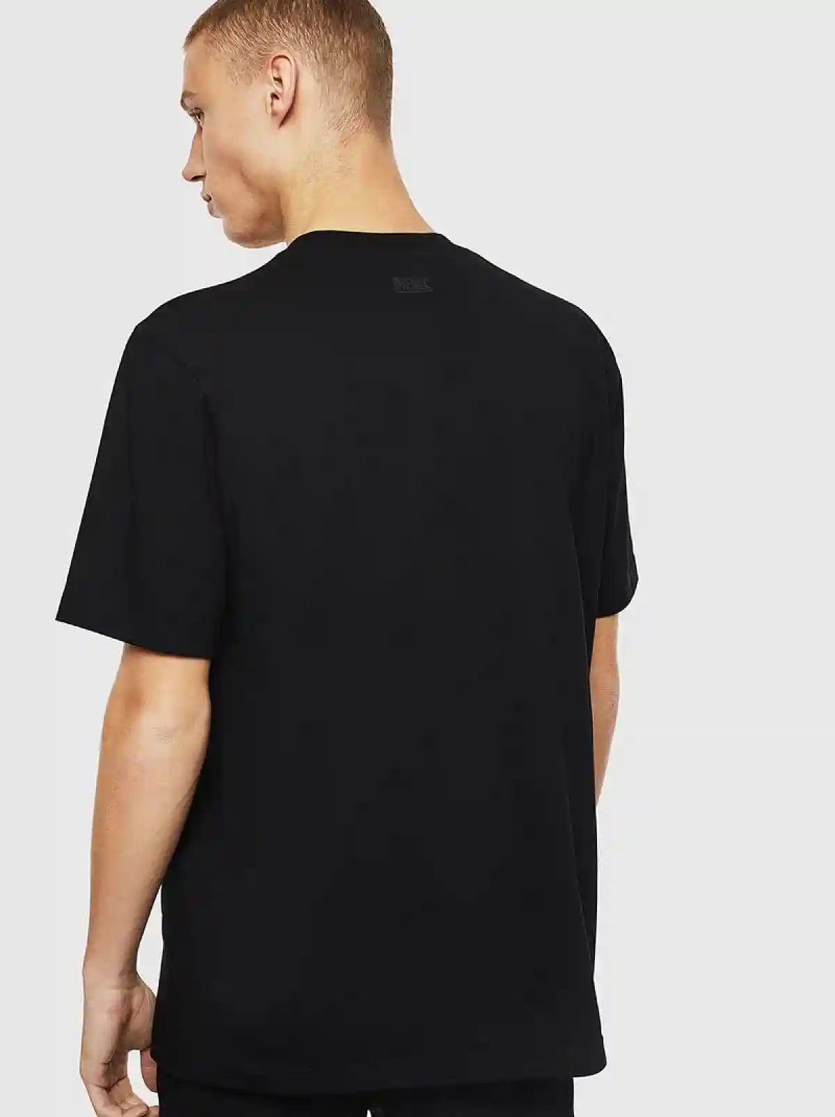 Black T-shirt with metallic Noize print