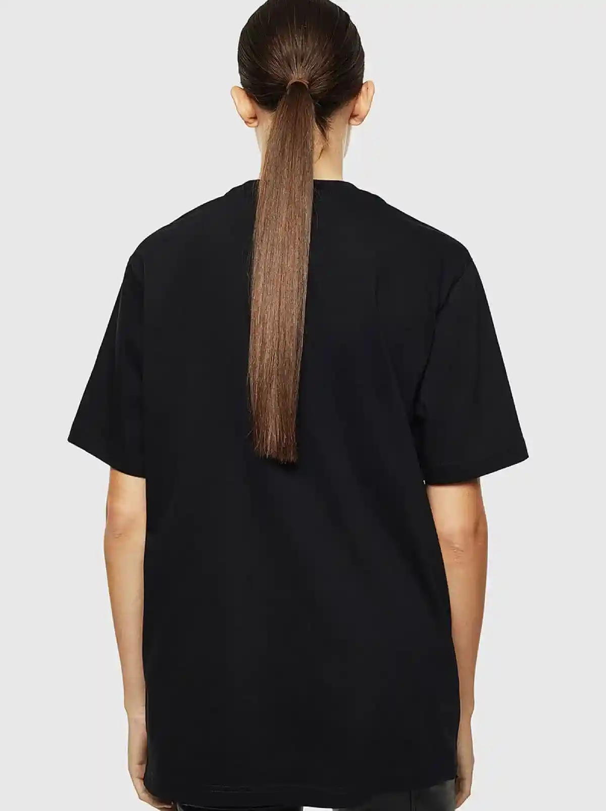 Black T-shirt with metallic Noize print