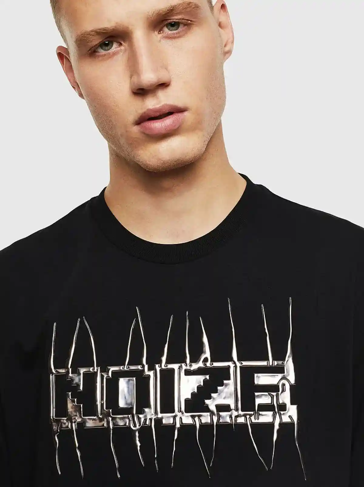 Black T-shirt with metallic Noize print