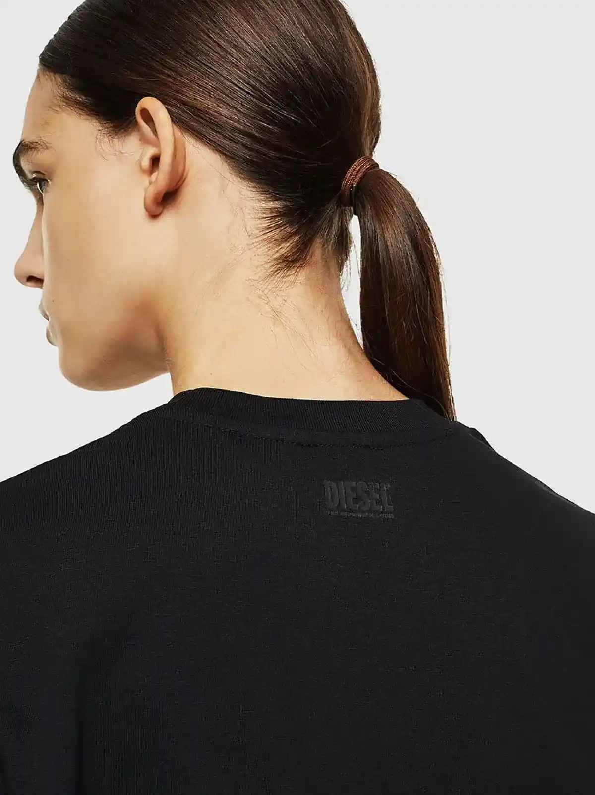 Black T-shirt with metallic Noize print