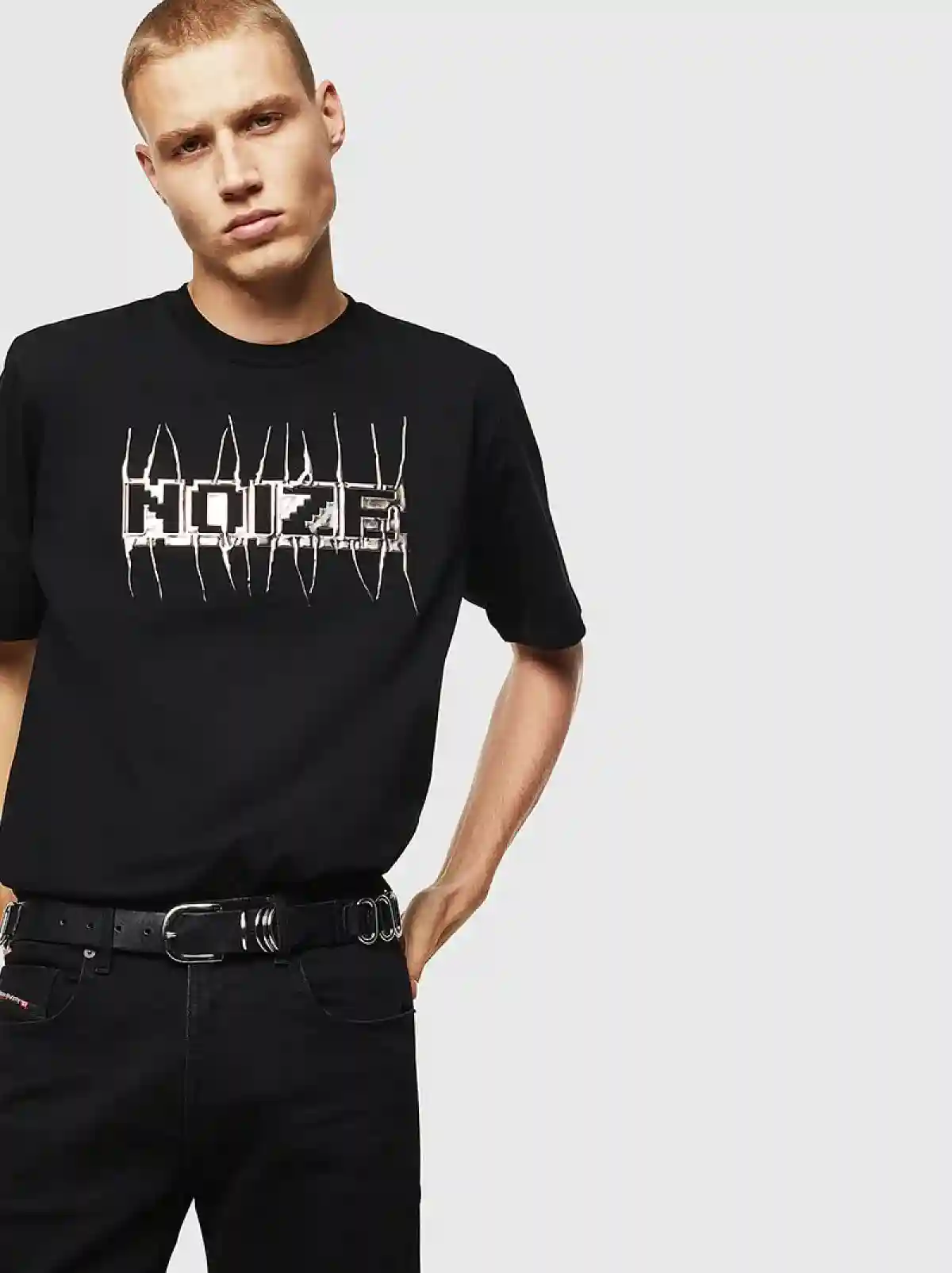 Black T-shirt with metallic Noize print